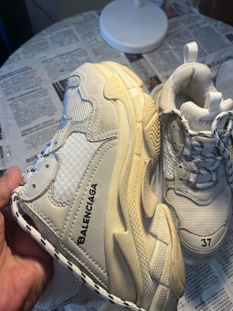 Balenciaga balenciaga triple s sneakers in white Size US 6.5 / EU 39-40 - 3 Thumbnail