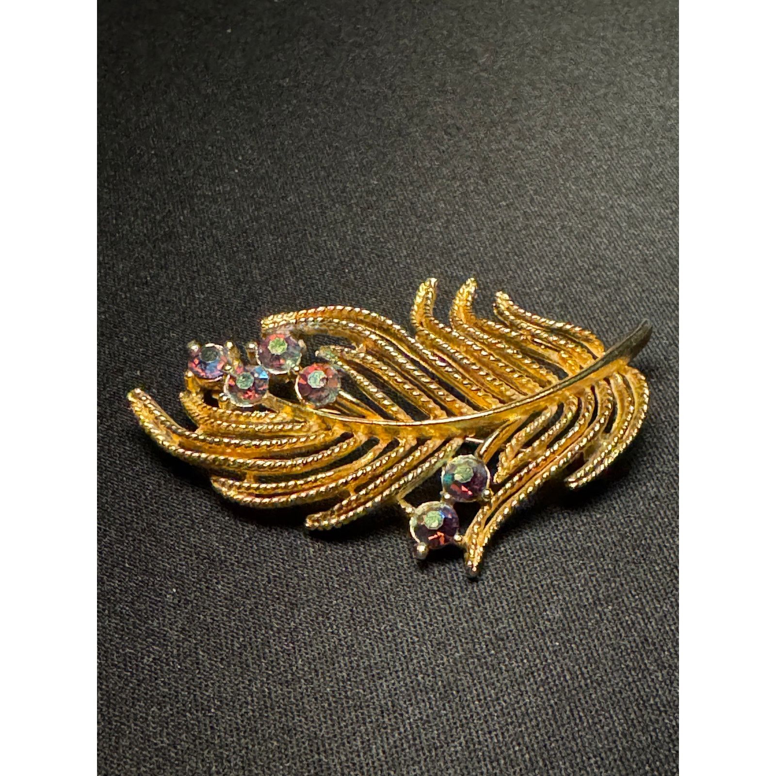 Other Vintage Lisner Gold Tone AB Feather Brooch Size ONE SIZE - 1 Thumbnail