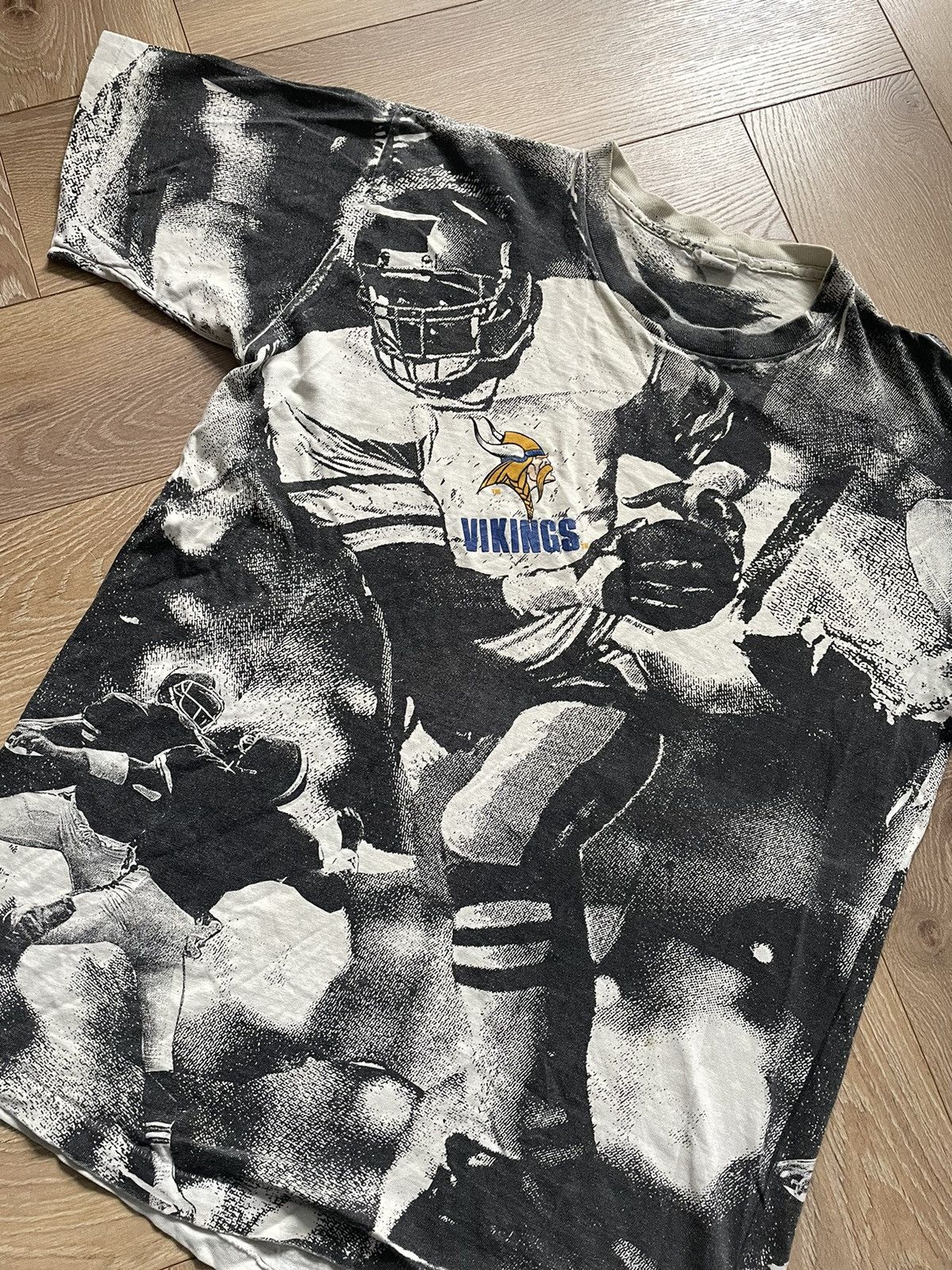 NFL × Vintage VTG 90s NFL MINNESOTA VIKINGS AMW SPORTS AOP SPRASH T-SHIRT Size US M / EU 48-50 / 2 - 3 Thumbnail