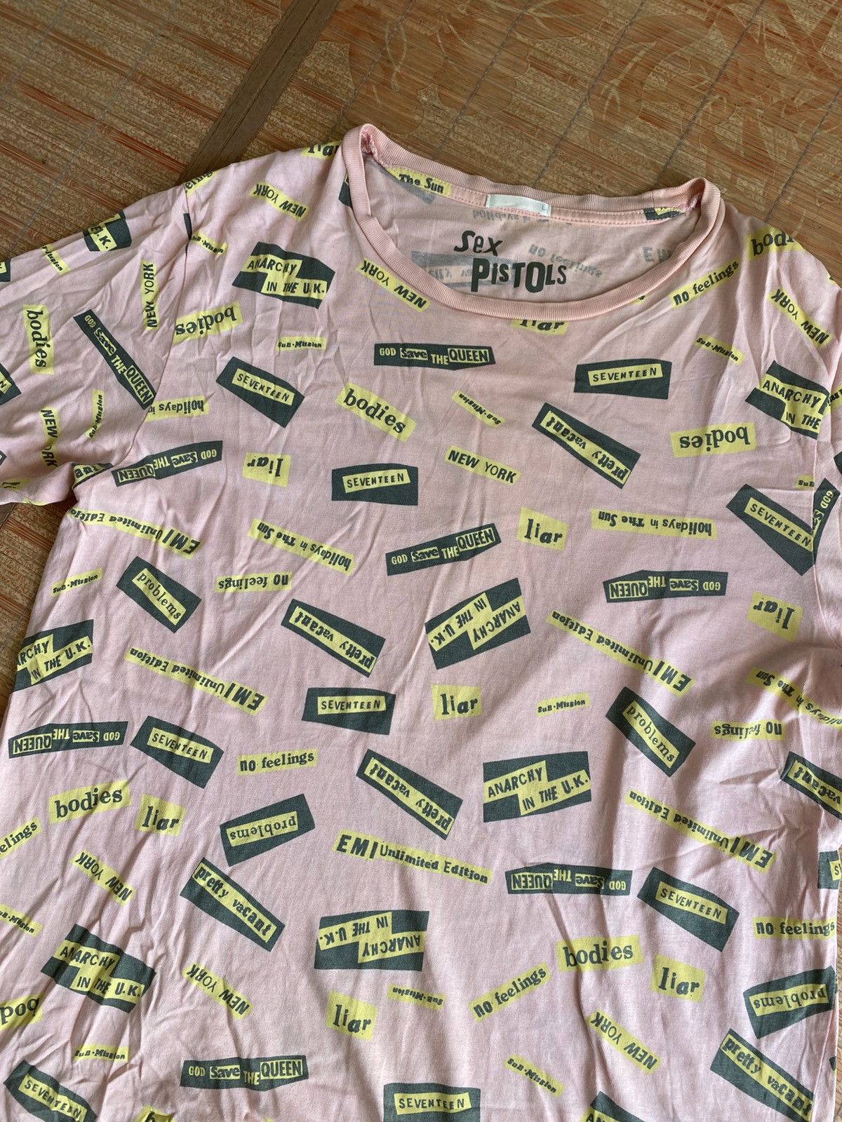 Vintage Sex Pistols Allover Print Tshirt Size US L / EU 52-54 / 3 - 2 Thumbnail