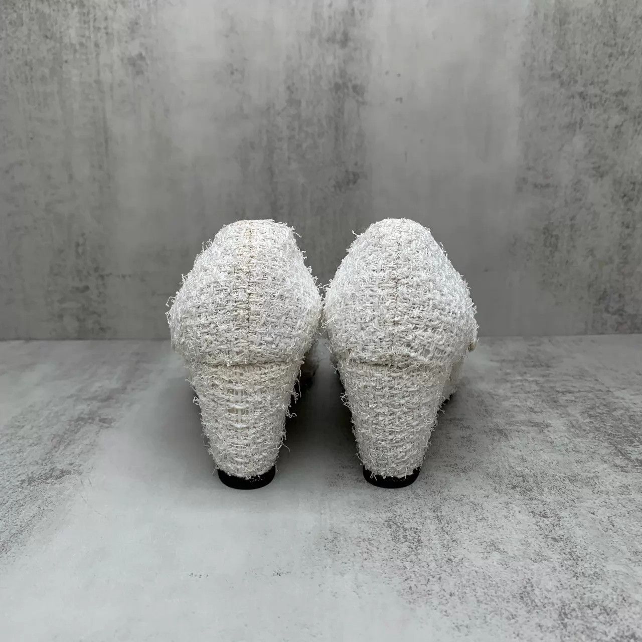 Chanel Chanel white tweed heels 36.5 95 New Size US 6 / IT 36 - 5 Thumbnail
