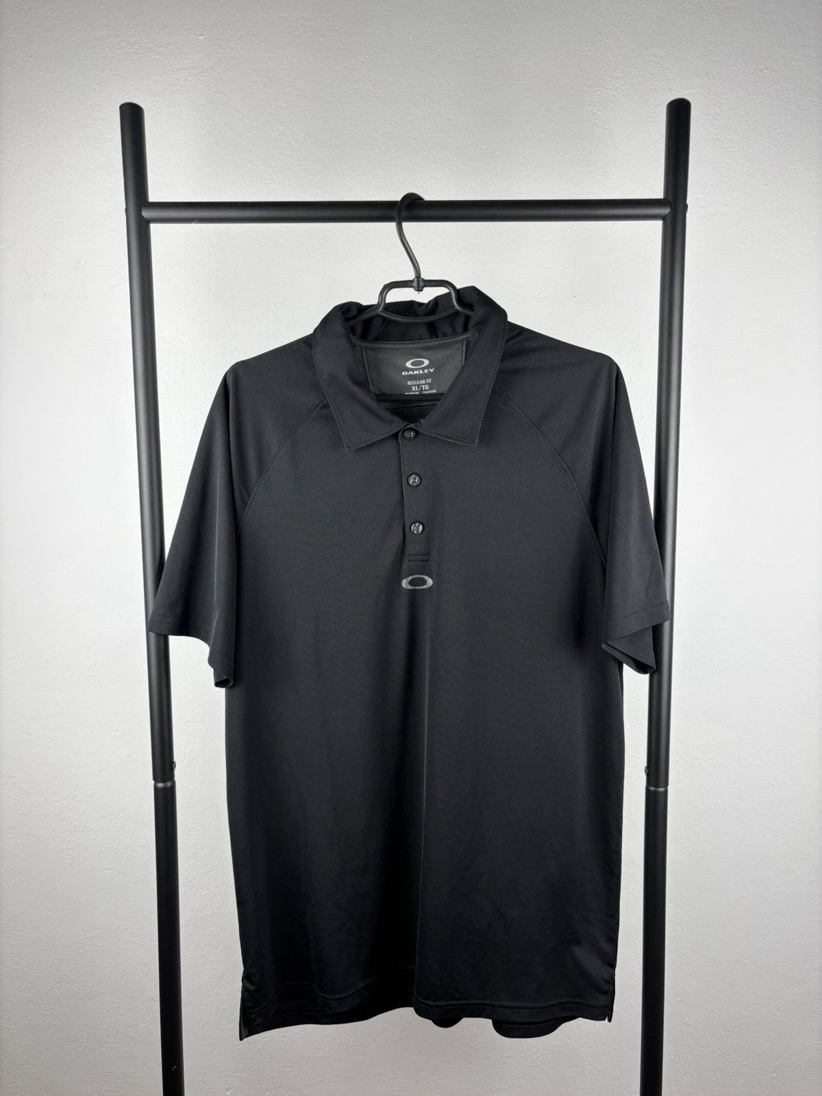 Oakley Oakley polo central logo size XL Size US XL / EU 56 / 4 - 1 Thumbnail