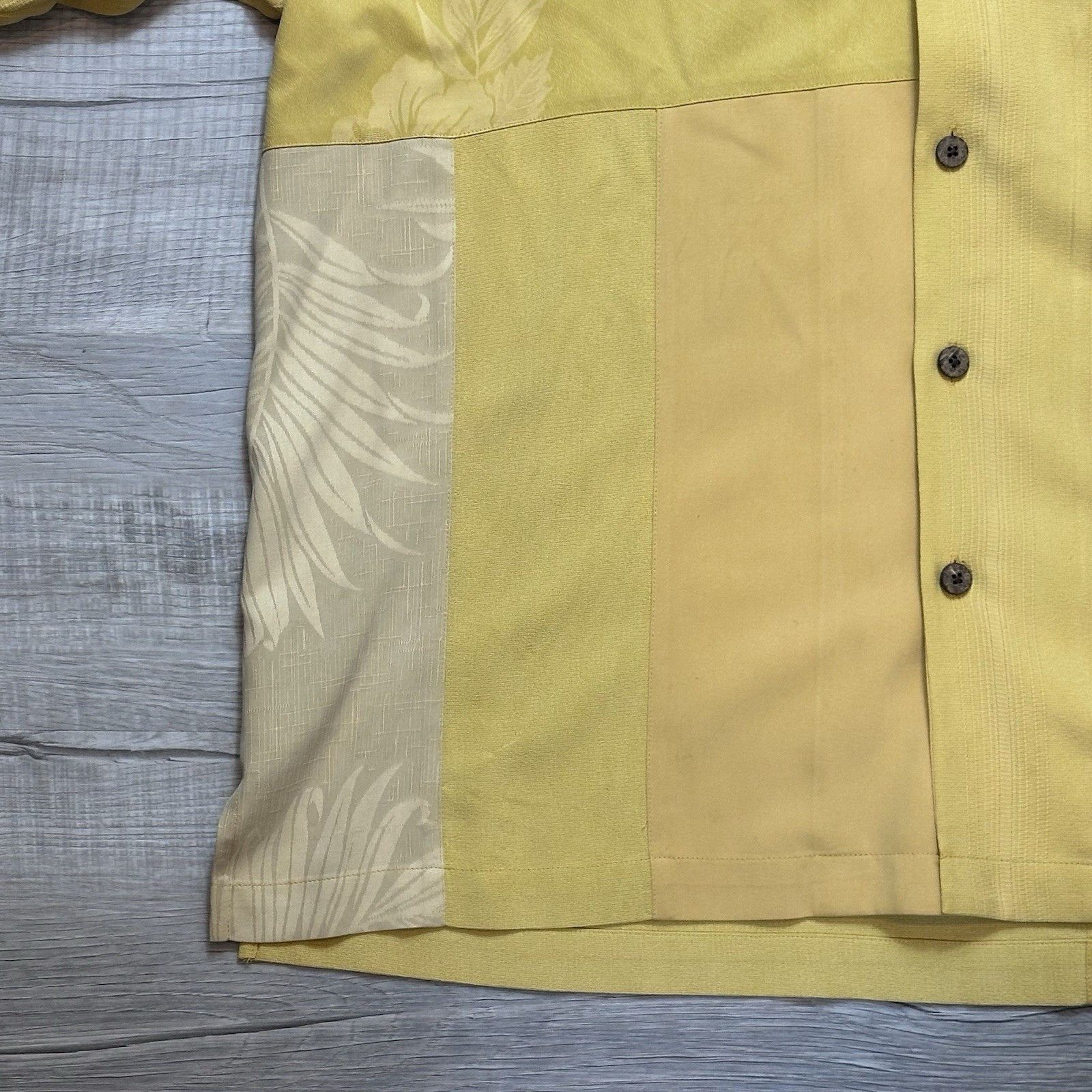 Tommy Bahama Tommy Bahama Silk Shirt Mens Short Sleeve Button Front Size US XL / EU 56 / 4 - 2 Thumbnail
