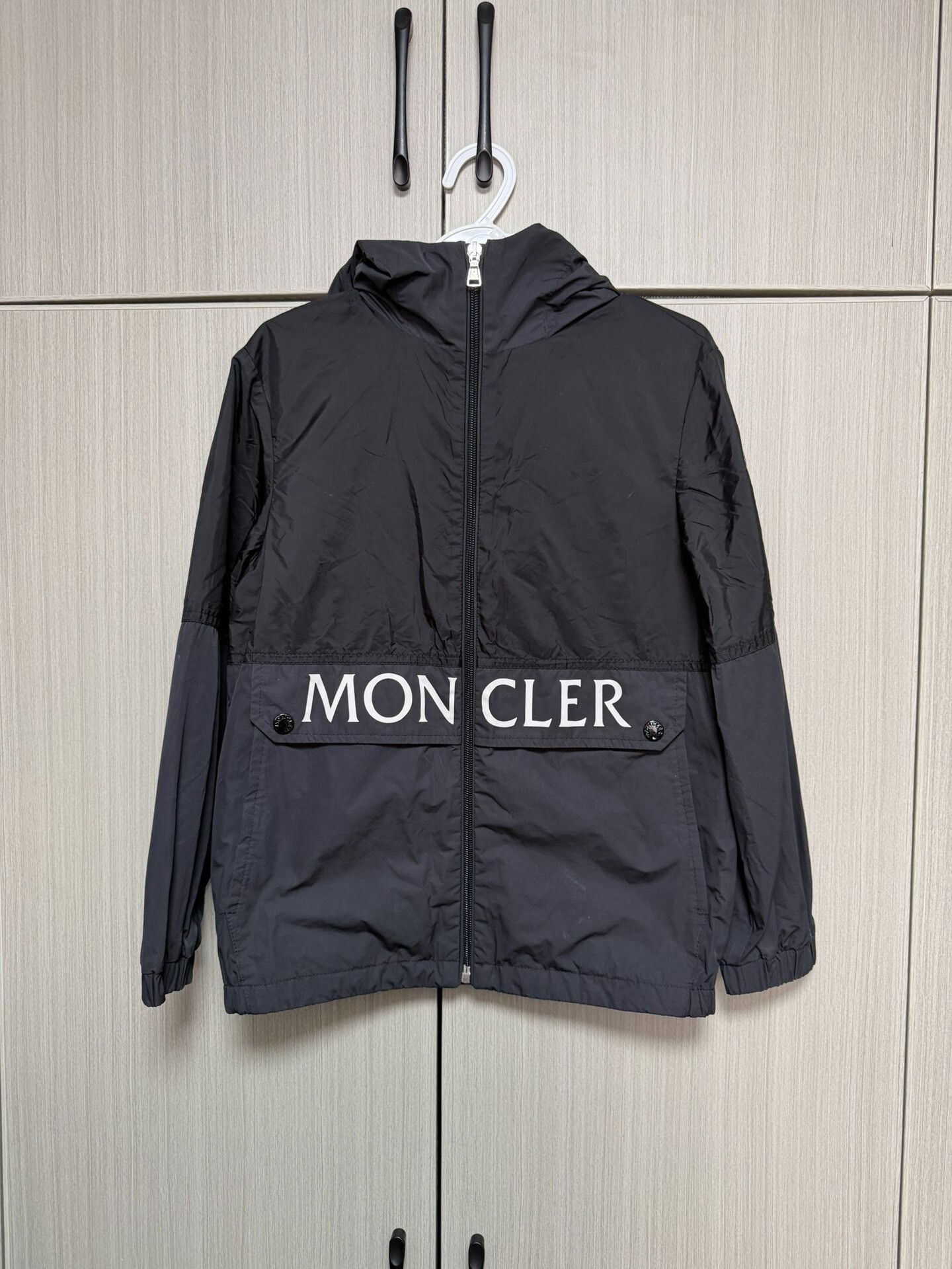 Moncler Moncler Printed Black Hoodie 40.5 Men Size US M / EU 48-50 / 2 - 1 Thumbnail