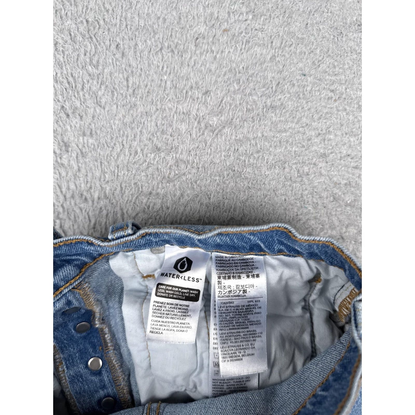 Levi's Levis 501 Shorts Womens 26x3 Blue High Rise Denim Cutoff Button Fly Frayed Hem Size 26" / US 2 / IT 38 - 7 Thumbnail