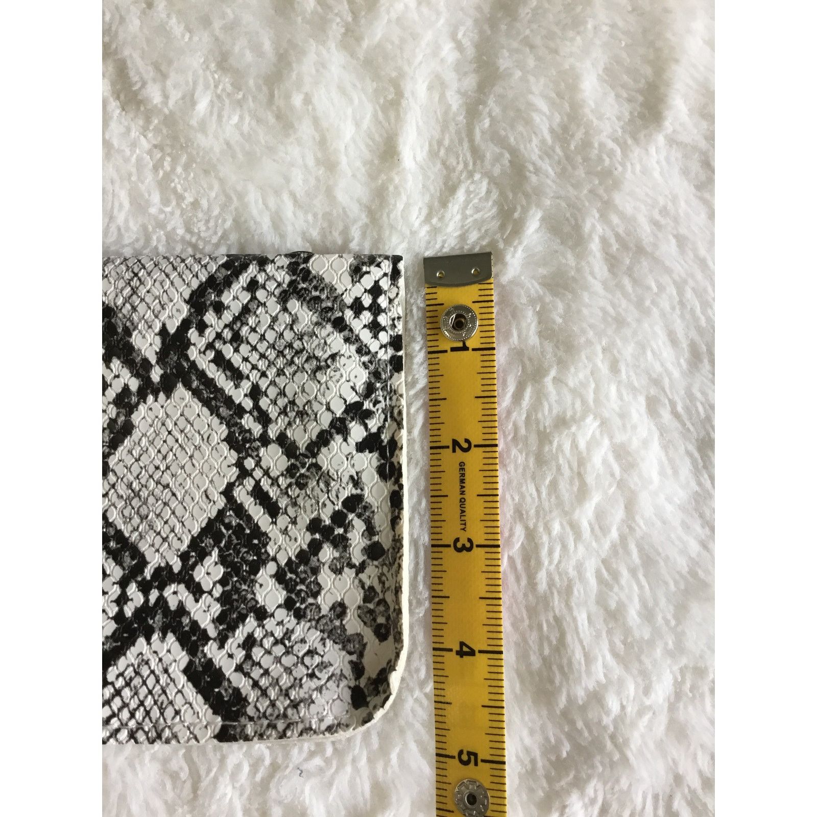 Other White Faux Snake Leather Metal Ring Gold Chain Crossbody Bag Size ONE SIZE - 8 Thumbnail
