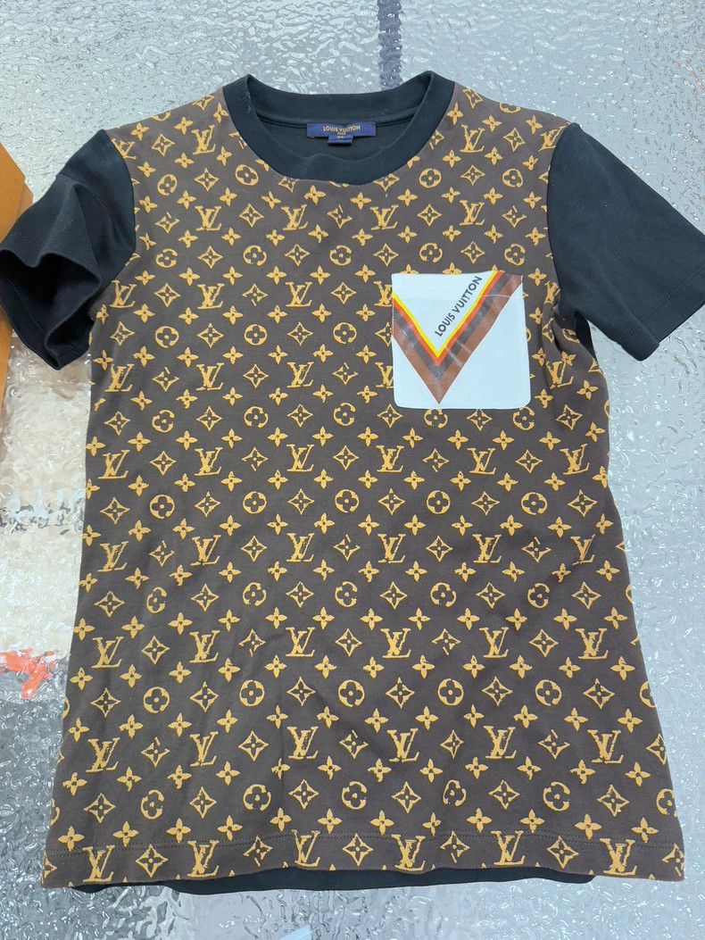 Louis Vuitton Louis Vuitton Classic Old Flower Pattern short sleeves 250 Size US XS / EU 42 / 0 - 1 Thumbnail