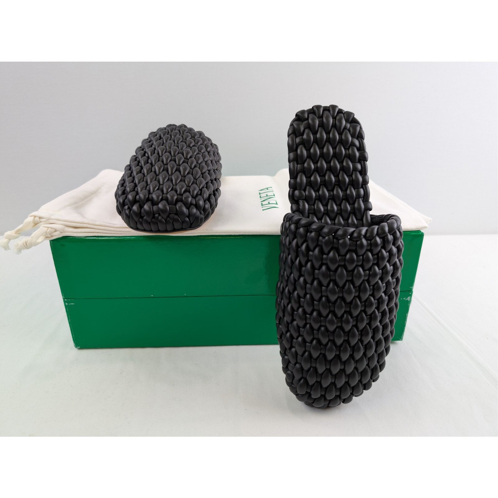 Bottega Veneta o1rshd1 Rubber Cloud Weave Squid Slipper in Black 41 Size US 8 / EU 41 - 1 Thumbnail