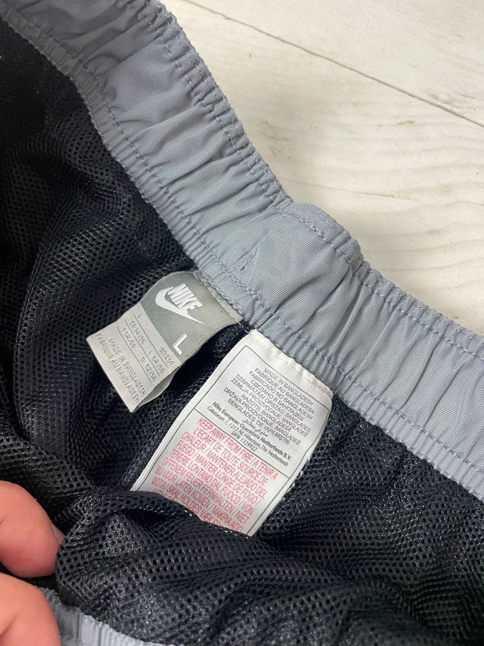 Nike Vintage Nike Air Pants 00s Nylon Striped Swoosh Y2K Baggy Size US 34 / EU 50 - 8 Thumbnail