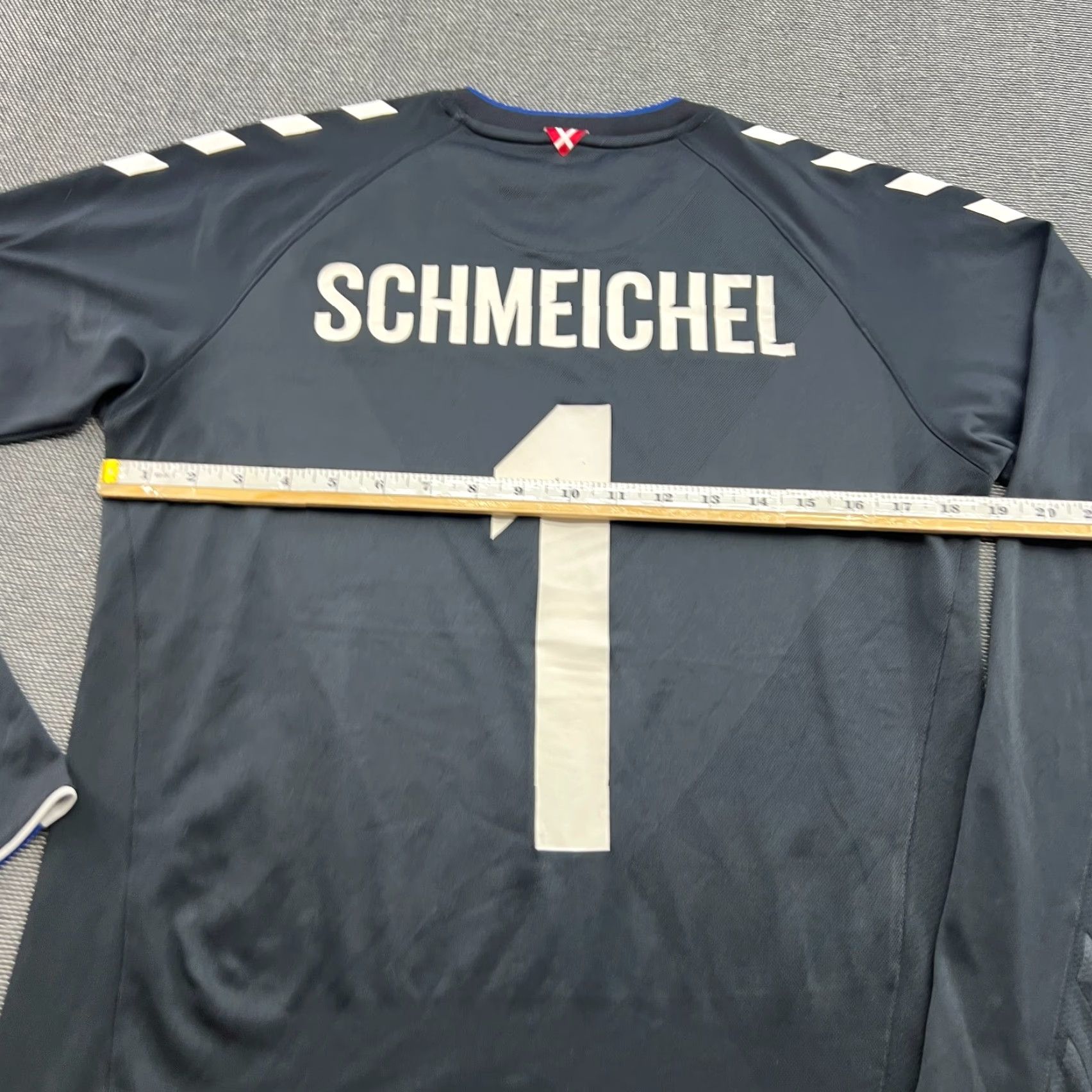 Hummel Hummel Denmark 2018 2019 Goalkeeper Football Jersey Mens Small Hummel Black Long Sleeve Round Neck Athletic Moisture Wicking Quick Dry Shirt Size US S / EU 44-46 / 1 - 7 Thumbnail