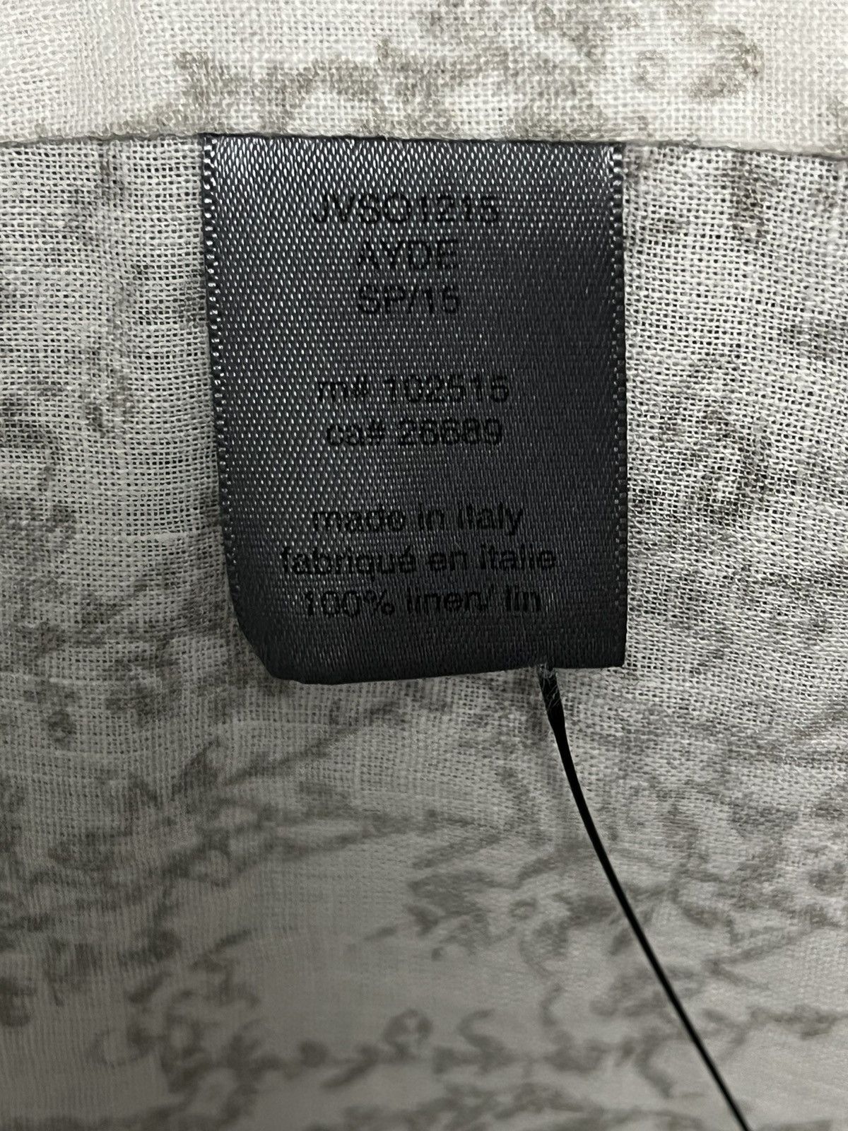Multibutton cutaway jacket. 48