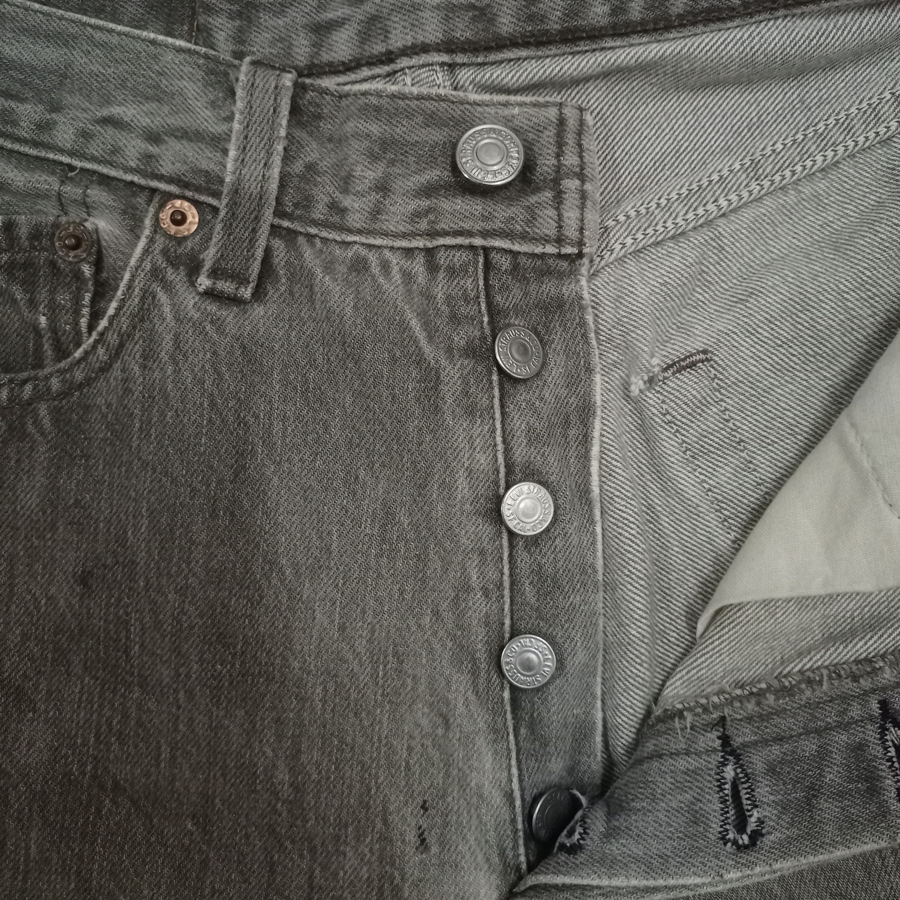 Levi's Vintage 90s Levis 501 Black Distressed Loose Jeans 27x33 Size US 27 - 3 Thumbnail