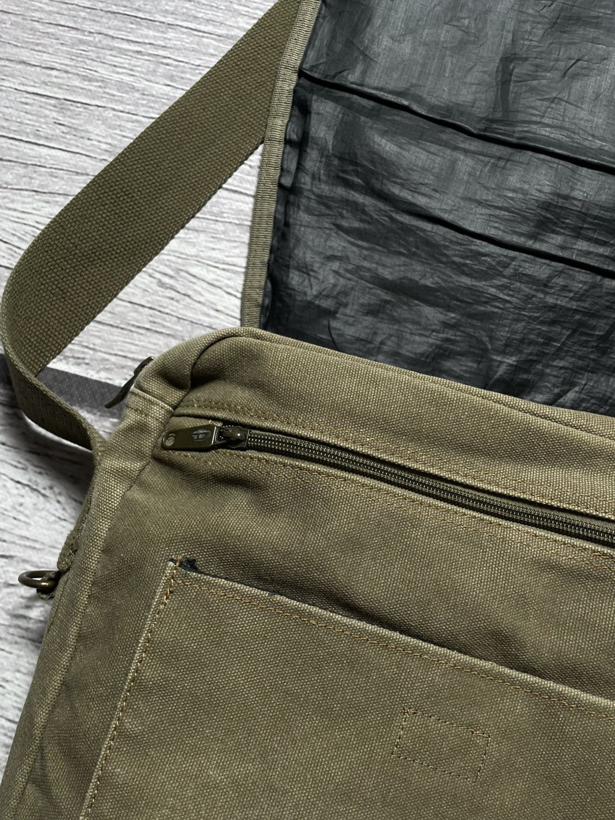 Diesel Diesel Vintage Canvas Archival Avant Garde Y2k Shoulder Bag Size ONE SIZE - 10 Thumbnail