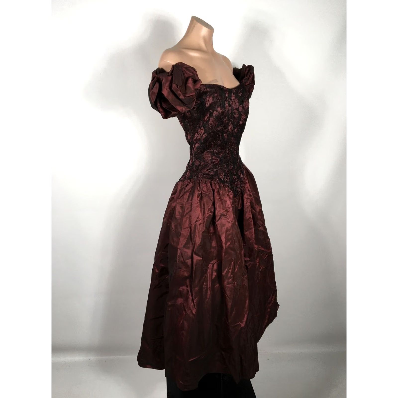 Vintage VINTAGE Deja Vu Prom Dress maroon lace off shoulder 80s ball gown sz 4 Womens Size S / US 4 / IT 40 - 3 Thumbnail