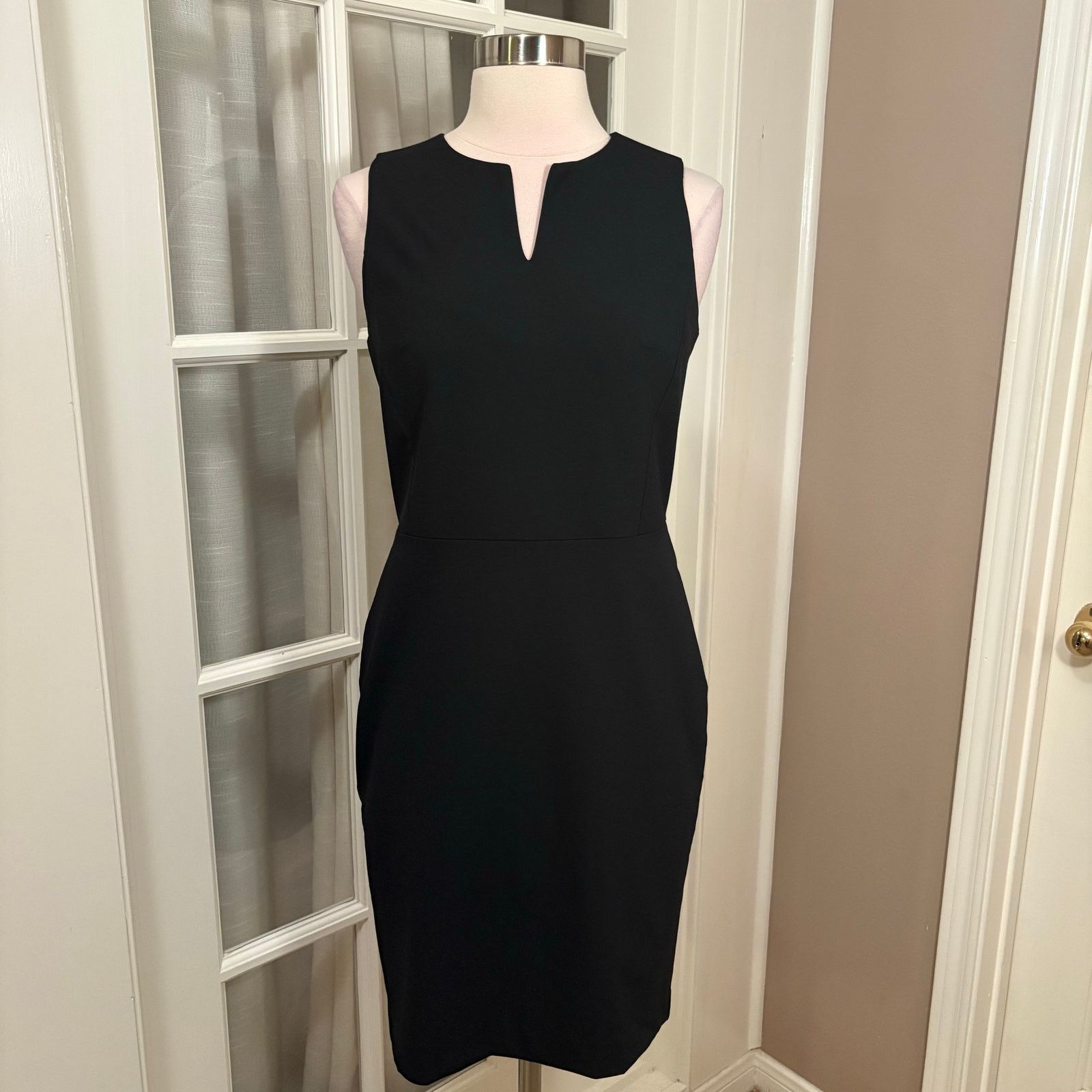 Ann Taylor Ann Taylor Women's Sleeveless V-Neck Sheath Dress - Size 00P Size XXS / US 00 / IT 34 - 1 Thumbnail