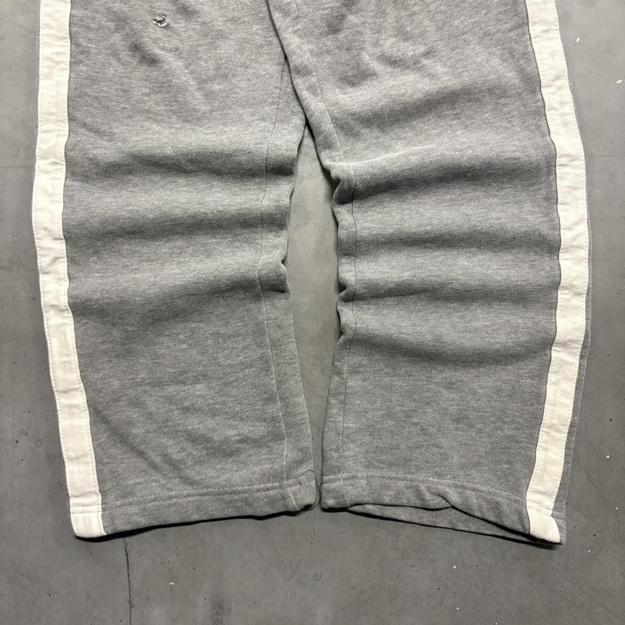 Aeropostale Crazy Vintage Y2K/2000s Baggy Aeropostale Grey Striped Sweatpants! Size US 32 / EU 48 - 4 Thumbnail