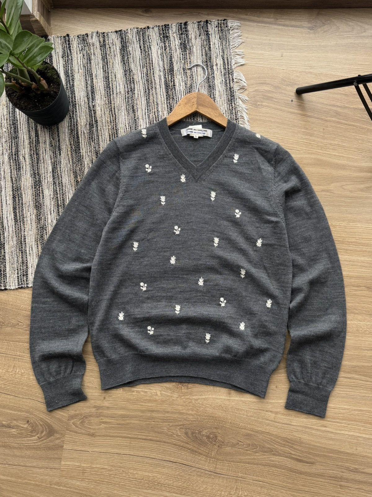 Comme des Garcons Vintage Comme Des Garcons Design Floral Sweater Women Size L / US 10 / IT 46 - 1 Thumbnail