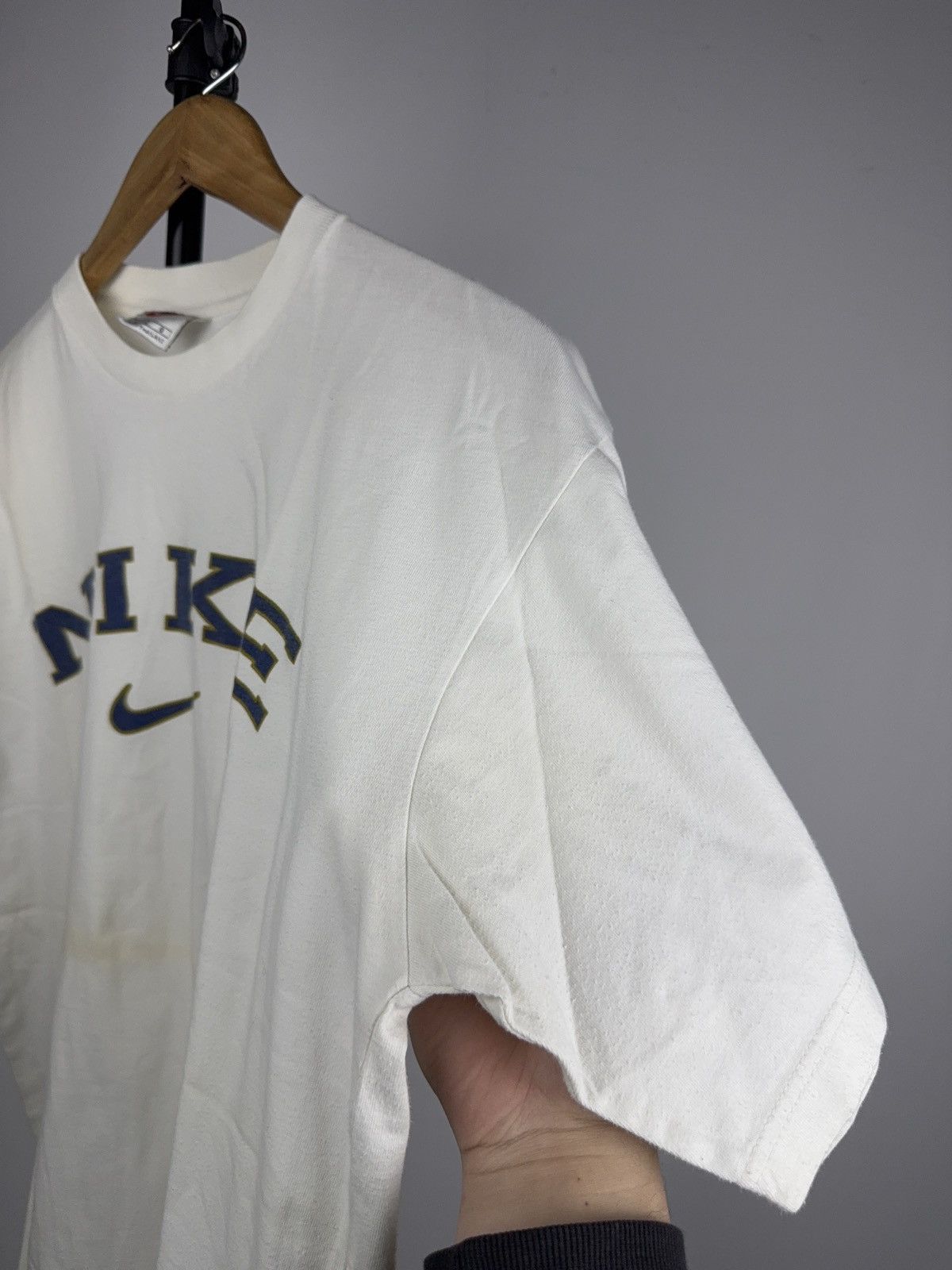 Nike Vintage 90s Retro Nike Big Logo Swoosh T-Shirt White 90s Size US L / EU 52-54 / 3 - 11 Thumbnail
