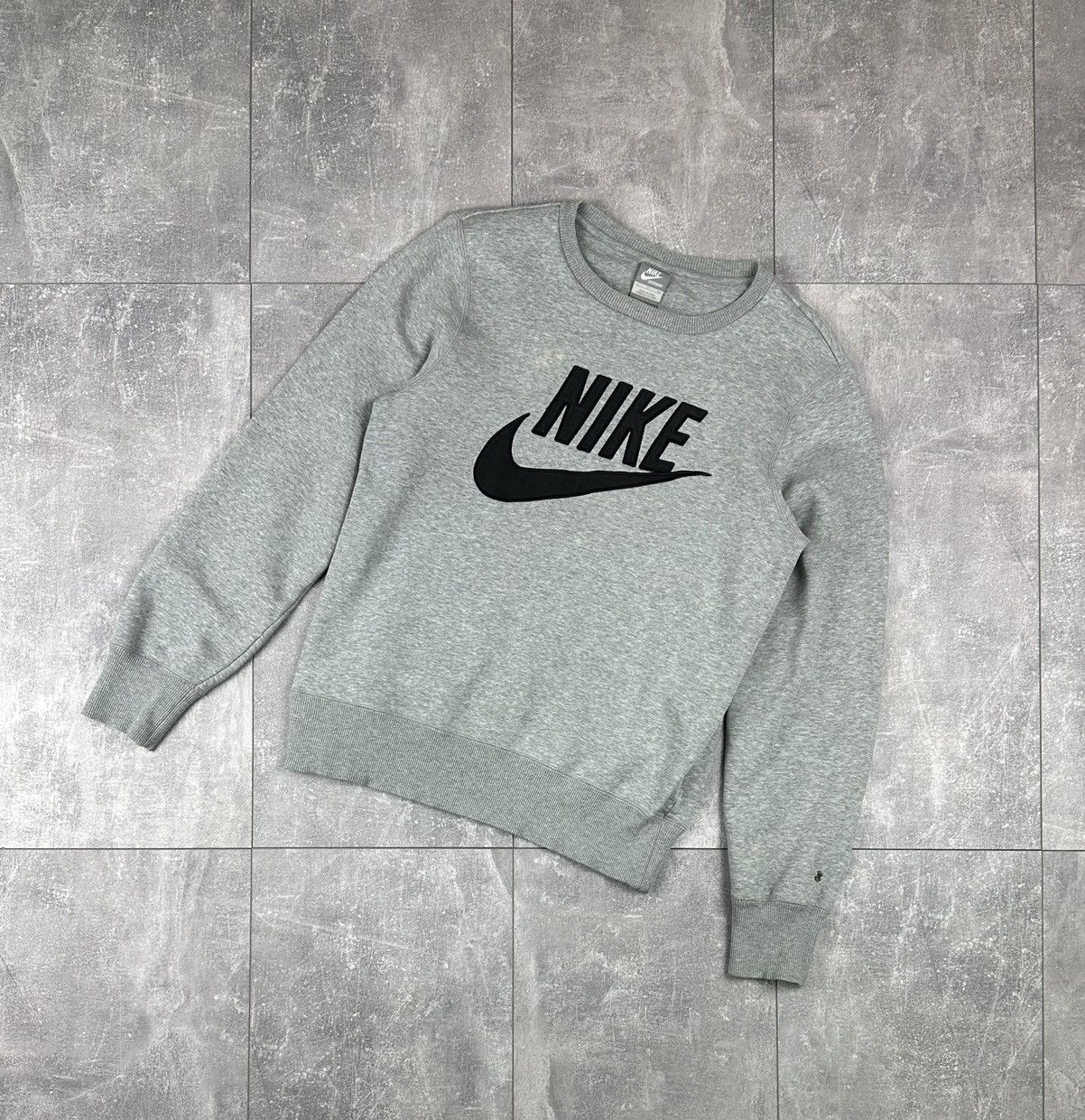 Nike Nike Mens Vintage Centr Logo Sweatshirt Size US S / EU 44-46 / 1 - 1 Thumbnail
