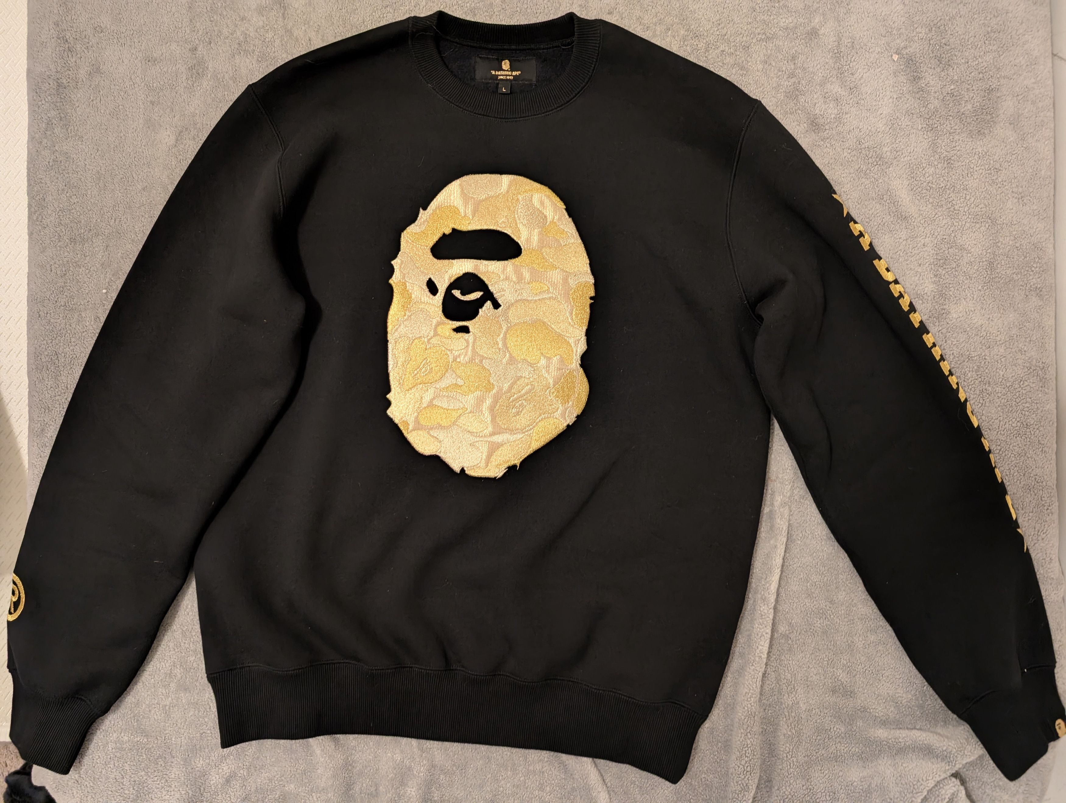 Bape 23RD ANNIVERSARY BLACK SWEATER WITH GOLD EMRBOIDED BAPE HEAD Size US L / EU 52-54 / 3 - 1 Thumbnail