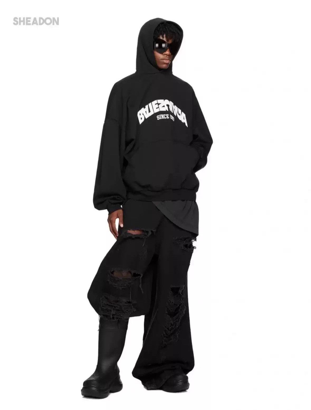 Balenciaga Balenciaga FW23 Inverted Flipped Letter Embodied Hoodie Size US S / EU 44-46 / 1 - 7 Thumbnail