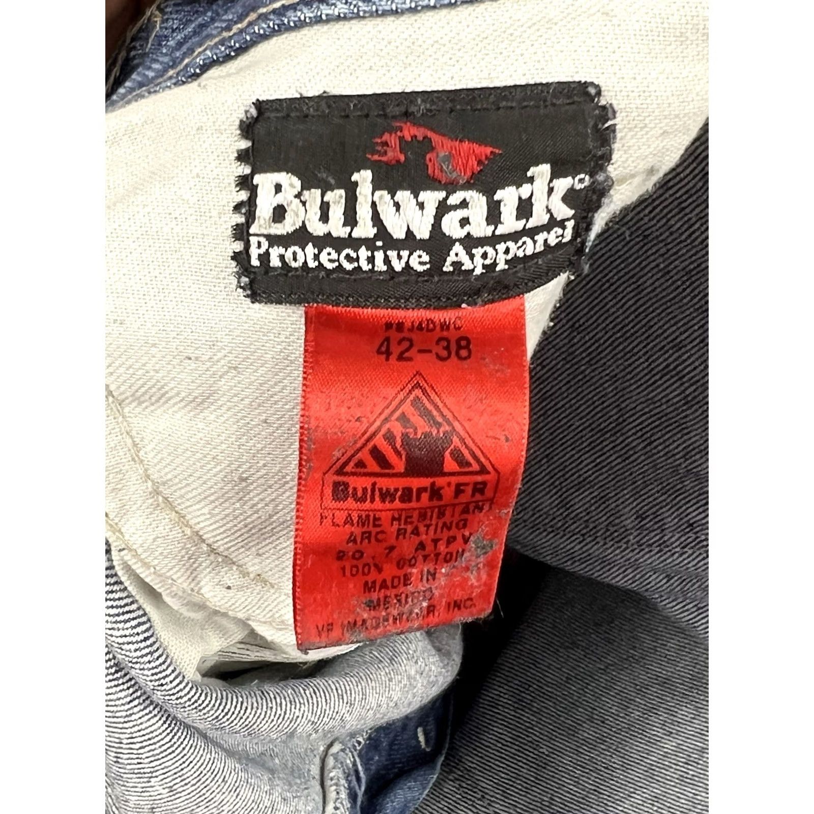 Vintage Bulwark Jeans Mens Pant Blue 42x38 ARC Rating 20.7 ATPV Protective Apparel Med Wash Bulwark Men Jeans Pants Blue 42x38 FR Safety Workwear Size US 42 / EU 58 - 7 Thumbnail