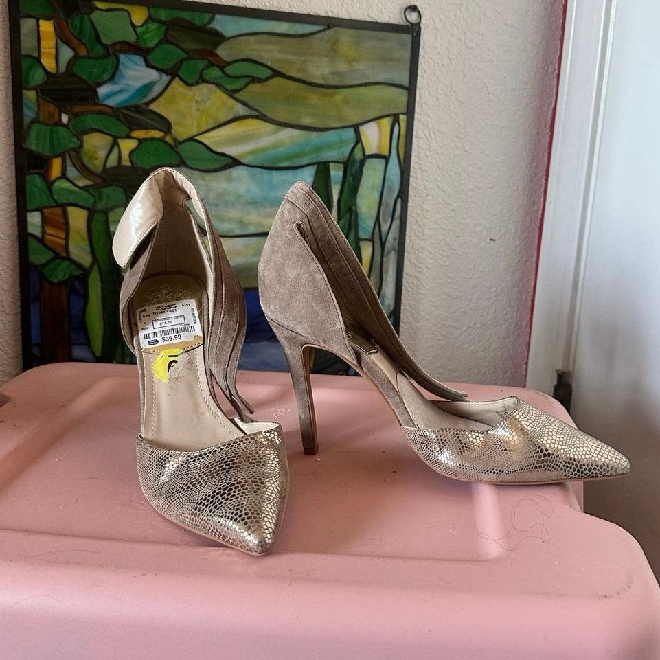 Vince Camuto vince camuto beige gold stiletto heels shoes Size US 9 / IT 39 - 1 Thumbnail