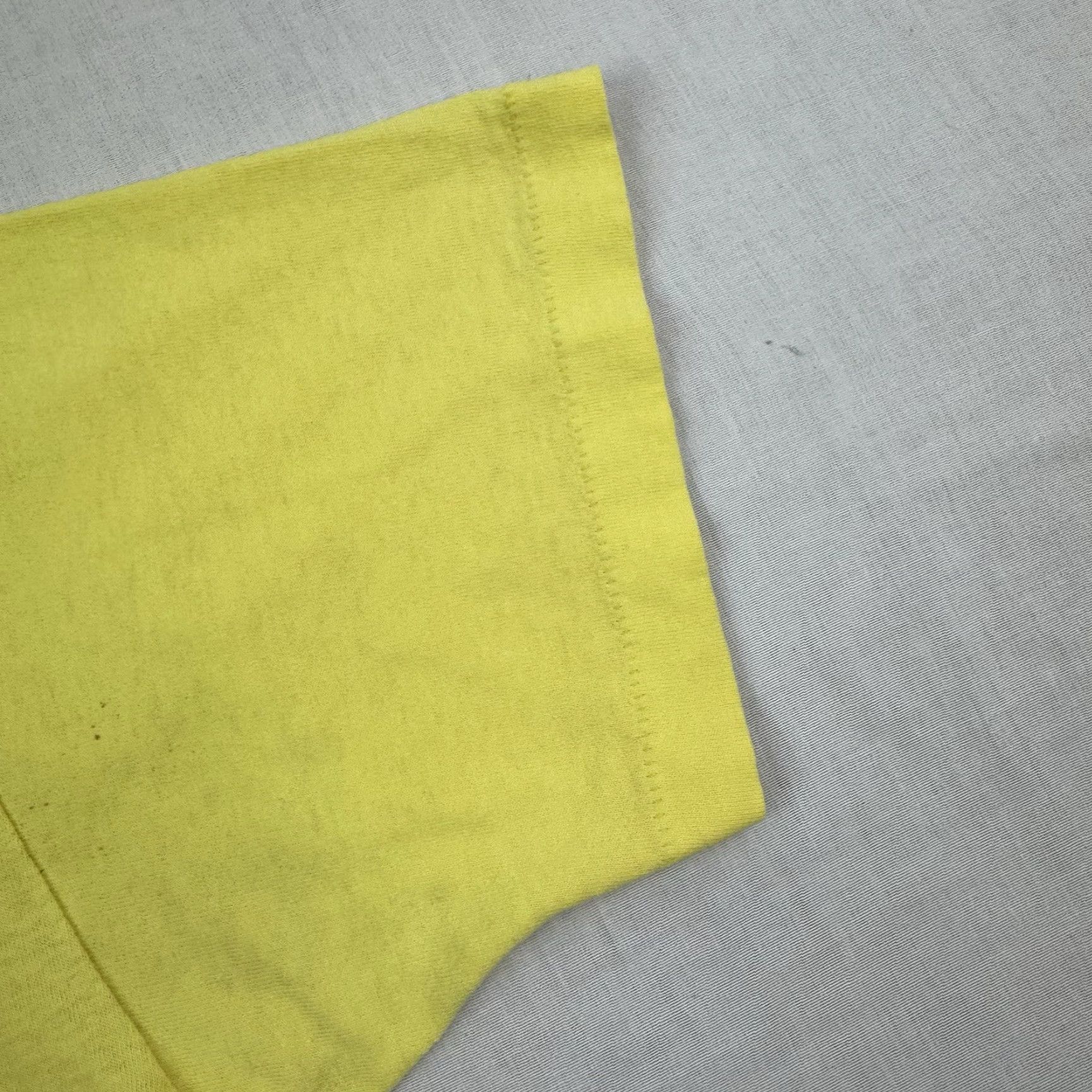 Fruit Of The Loom VINTAGE Fruit of the Loom T-Shirt Men Adult Medium Yellow Graphic 90s Moon Restaurant Promo Size US M / EU 48-50 / 2 - 7 Thumbnail
