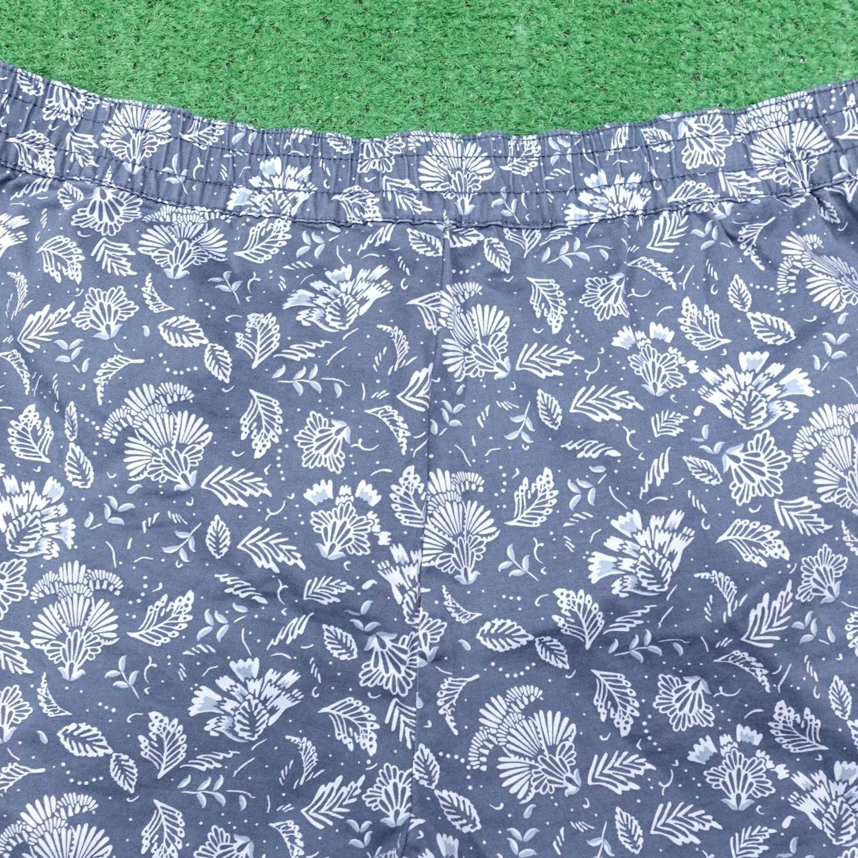 Vintage JACHS Girlfriend Shorts Mens XL Blue Floral Chino 6 Inseam Cotton Modal Polyester Spandex Elastic Pockets Casual Summer Mens Size US 36 / EU 52 - 4 Thumbnail
