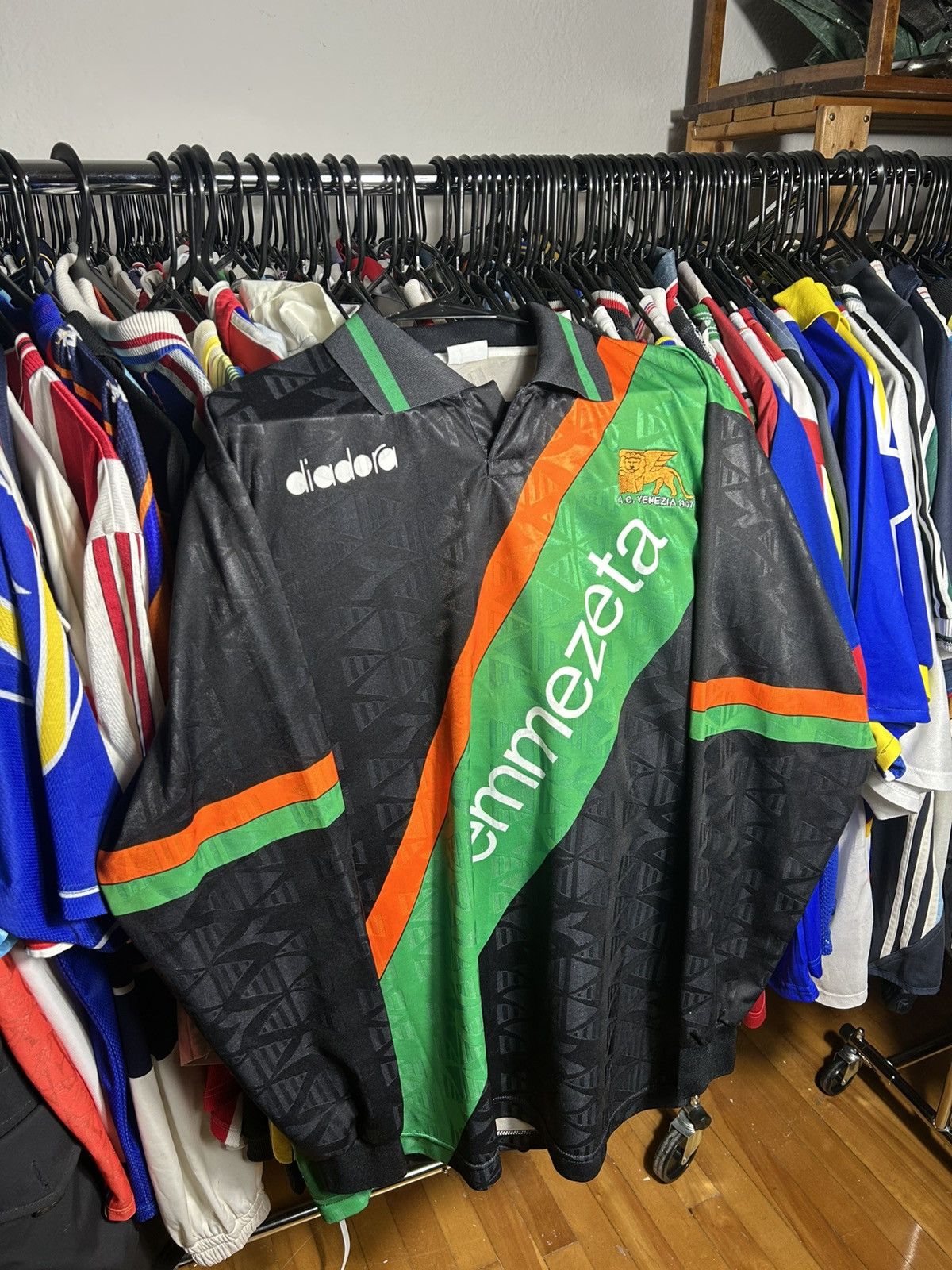 Diadora Ac Venezia 1993/94 Home jersey Size US XL / EU 56 / 4 - 1 Thumbnail