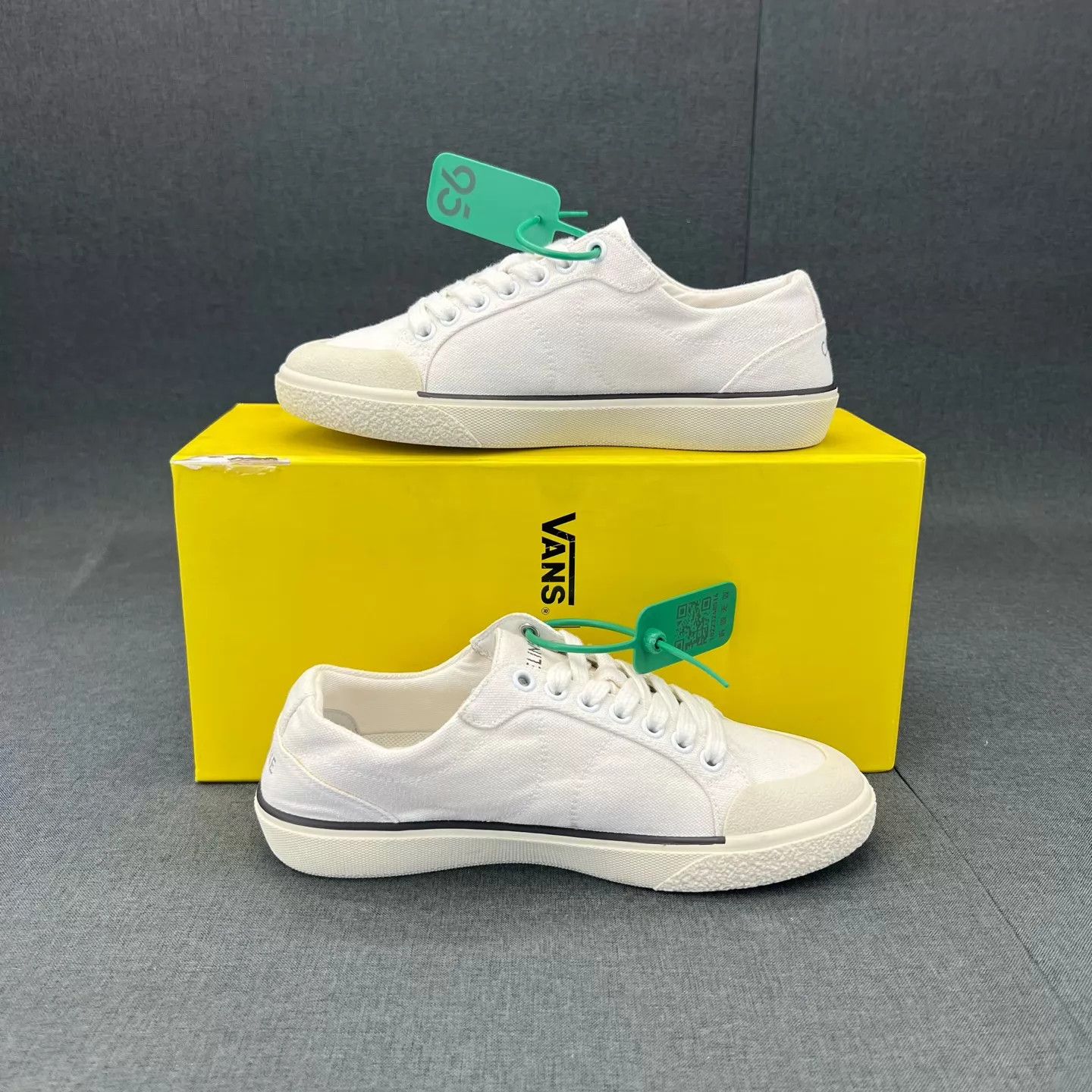 Celine Celine Triomphe Canvas White 35 Worn Once Like New Size US 4.5 / IT 34.5 - 3 Thumbnail