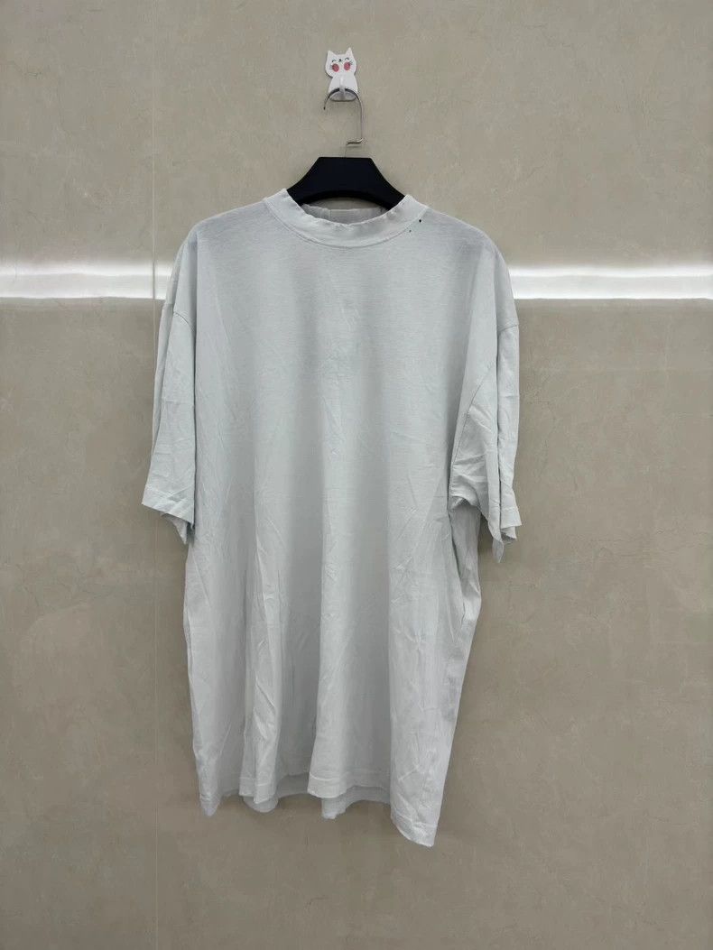 Balenciaga Balenciaga Embroidered logo ripped short sleeves at neckli Size US S / EU 44-46 / 1 - 1 Thumbnail