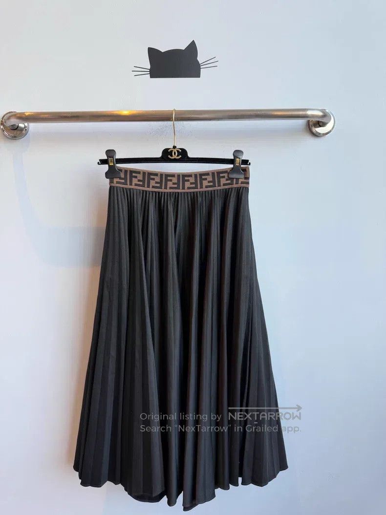 Fendi Fendi Long pleated skirt, thick style Size 26" / US 2 / IT 38 - 1 Thumbnail