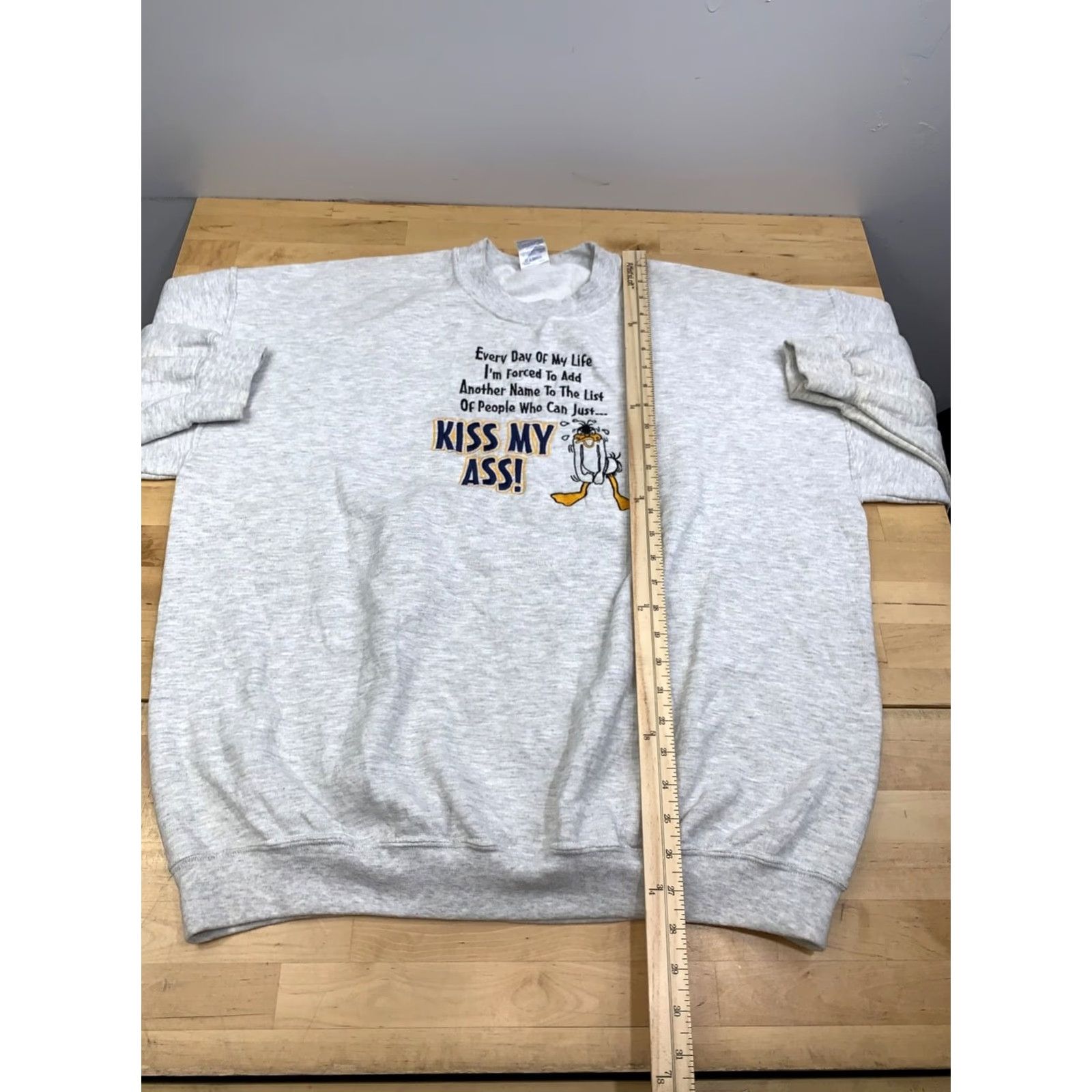 Gildan VINTAGE Kiss My A21709 Sweatshirt Mens XL Gray Pullover Cartoon Funny Y2K 12434 Size US XL / EU 56 / 4 - 5 Thumbnail