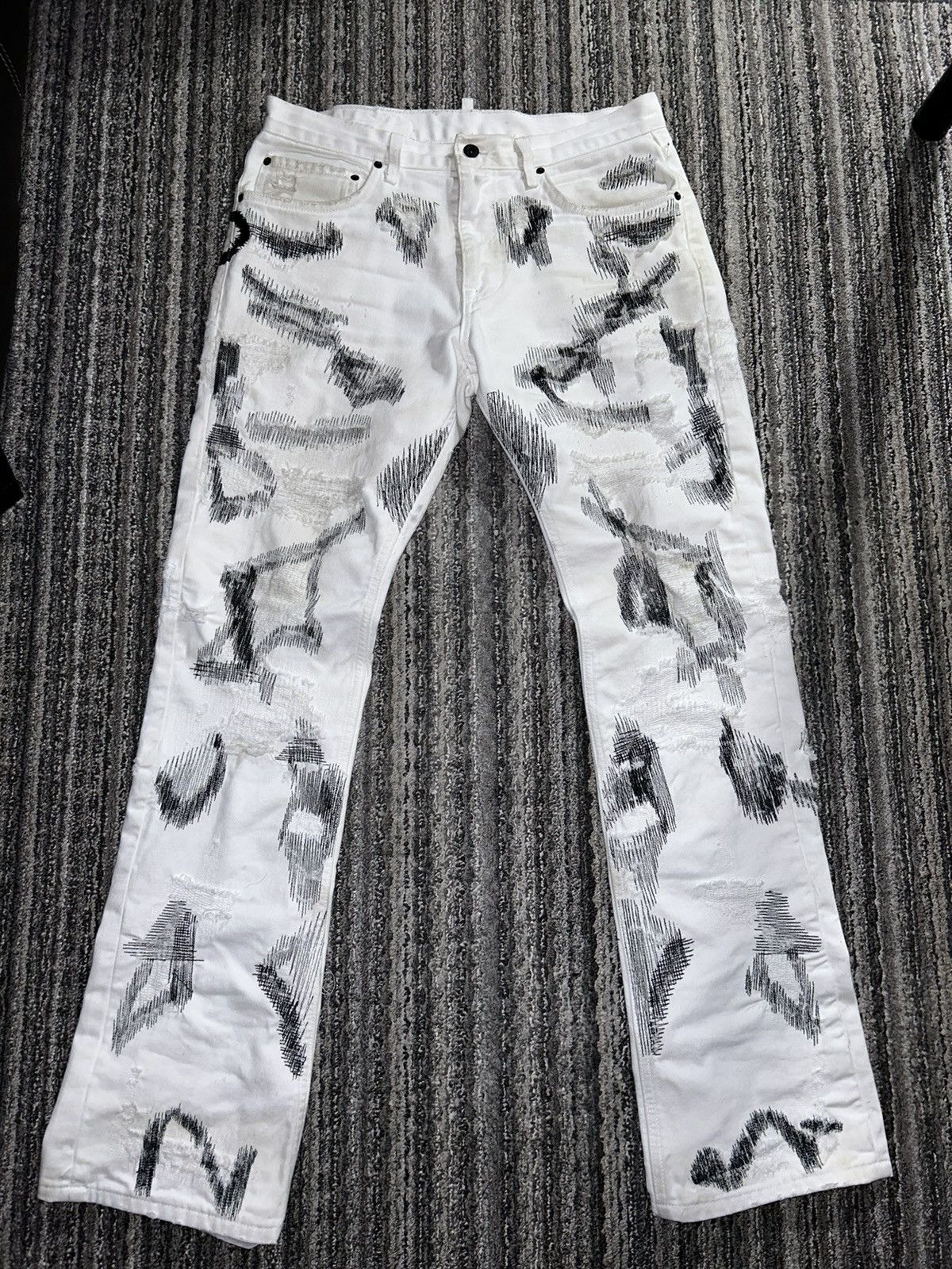 BLACK AND WHITE SNAKE Painted Denim Jeans