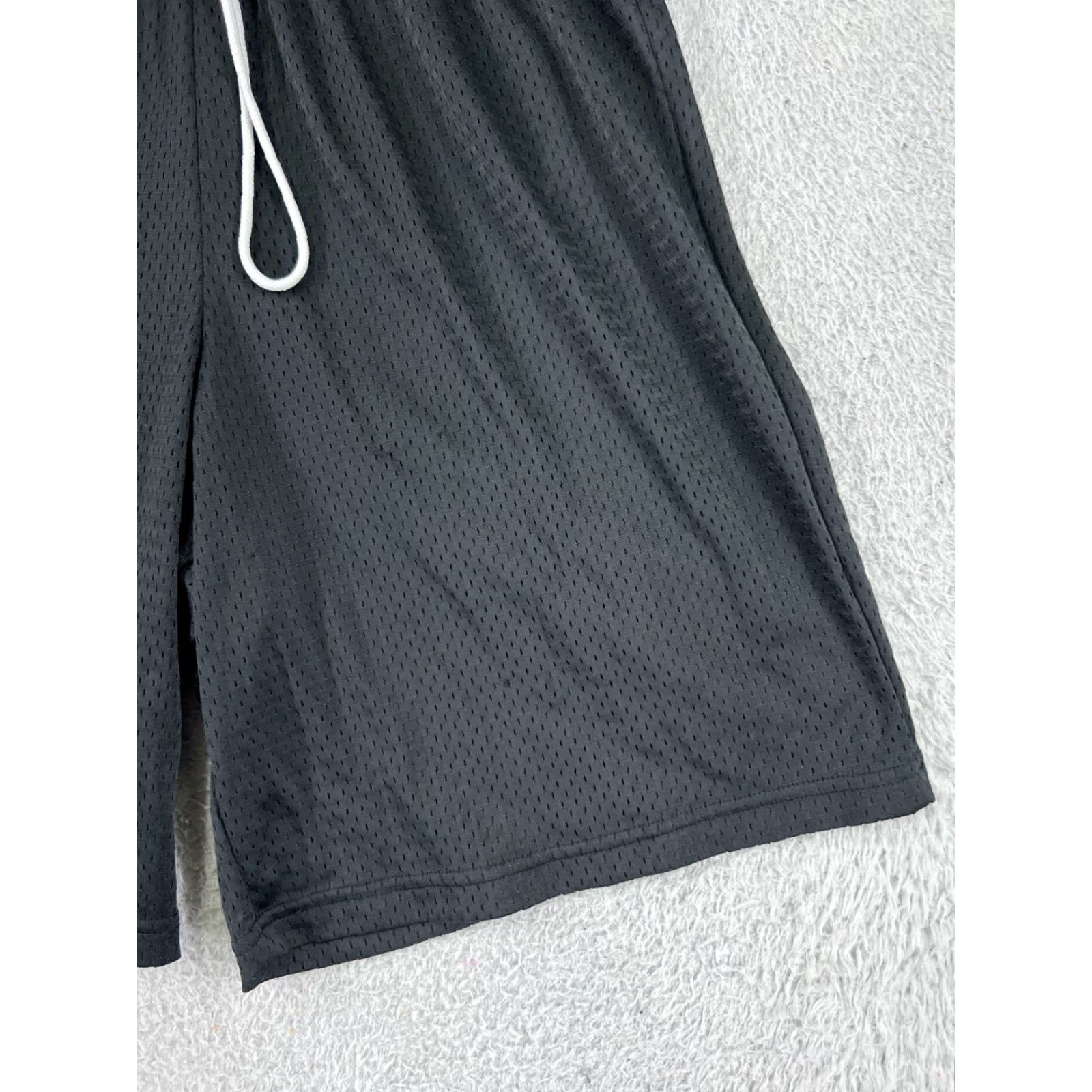 Under Armour Under Armour Shorts Men Large Black Running Lined 100% Polyester Elastic Waist Size US 33 - 4 Thumbnail