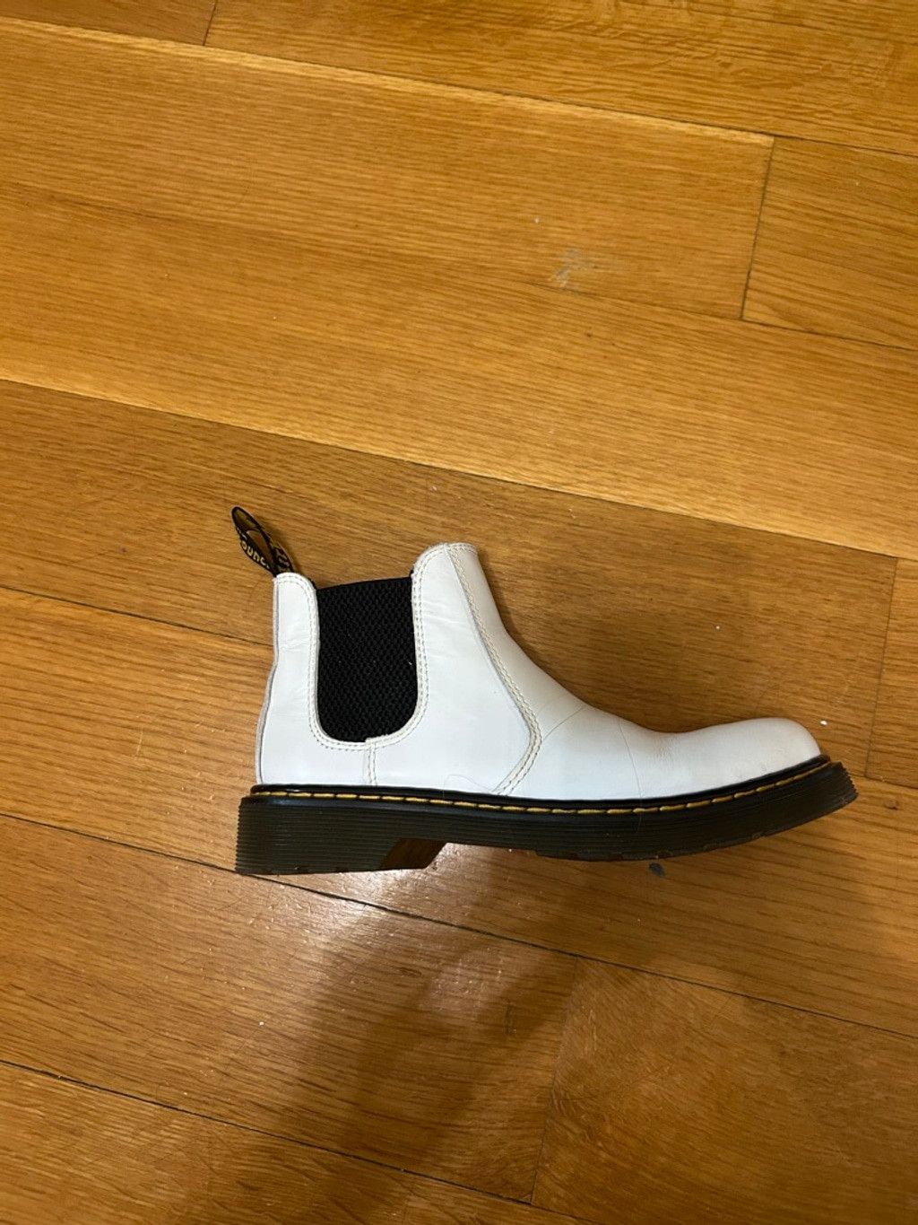 Dr. Martens Dr. Marten YOUTH 2976 LEATHER CHELSEA BOOTS Size US 4 / IT 34 - 12 Thumbnail