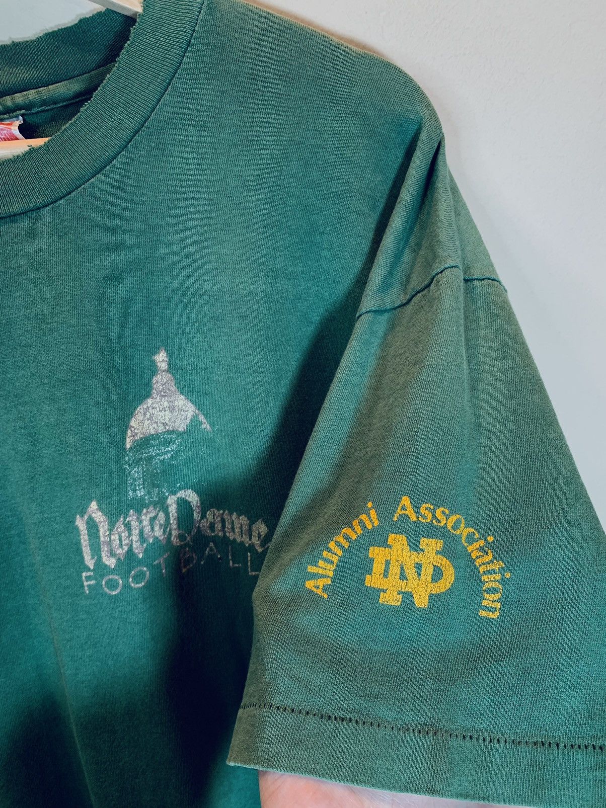 Vintage *RARE* Vintage Notre Dame Football Faded Single Stitch Shirt Size US XL / EU 56 / 4 - 3 Thumbnail