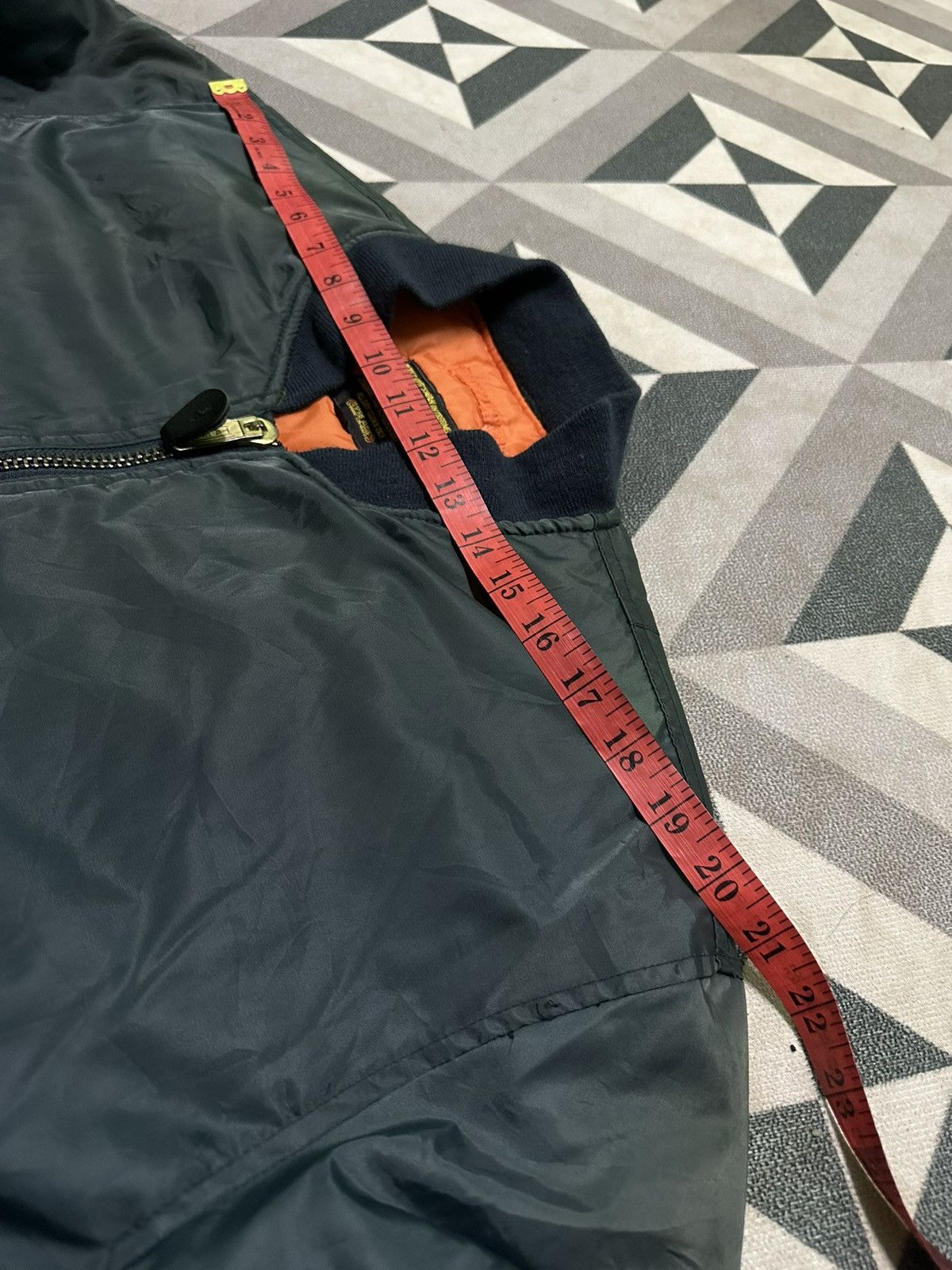 Vintage Vintage 90s I.T plain military bomber jacket Size US L / EU 52-54 / 3 - 11 Thumbnail