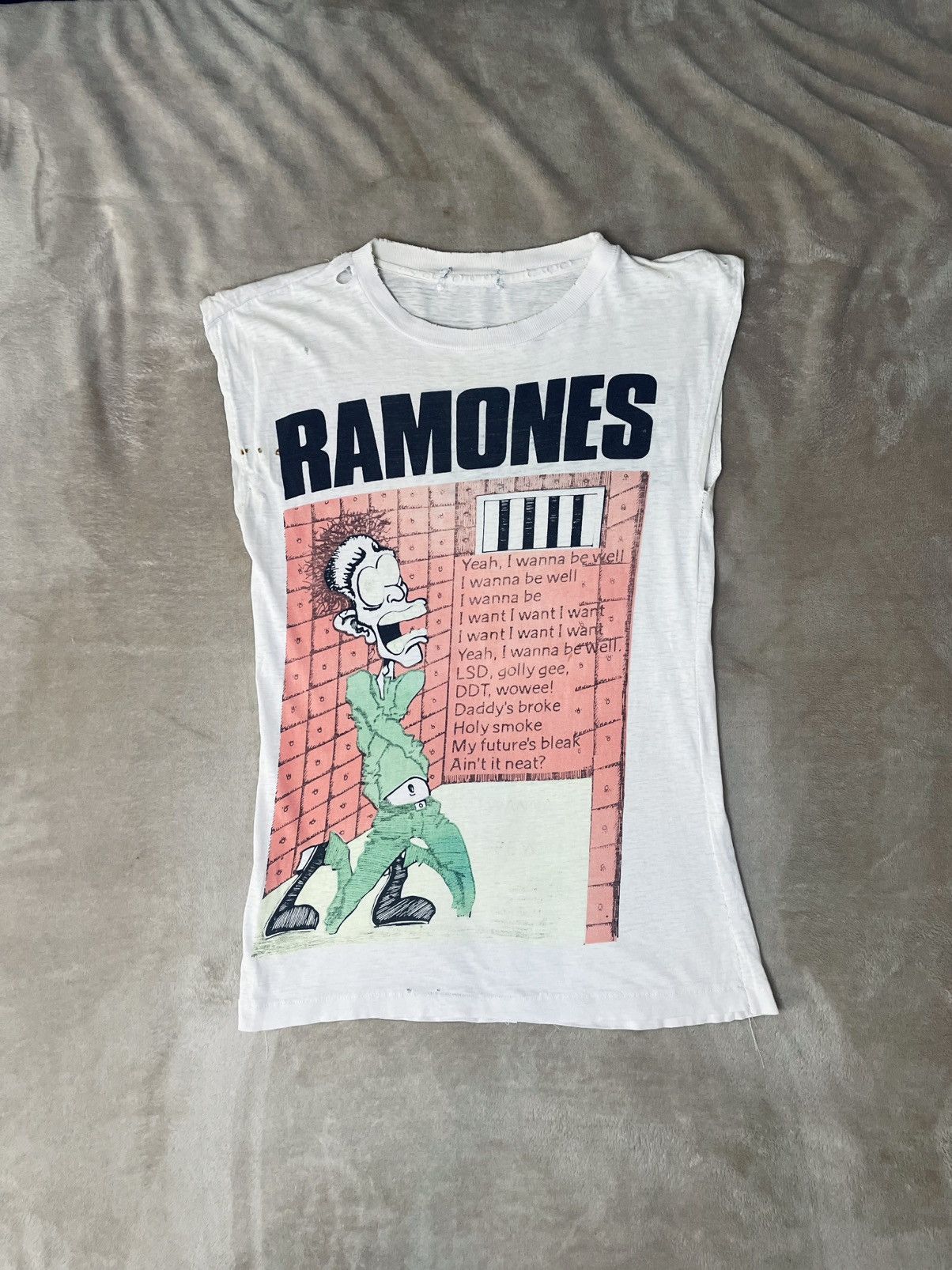 Other Ramones Vintage T-Shirt „Ramones Mania / I Wanna Be Well“ Size US S / EU 44-46 / 1 - 3 Thumbnail