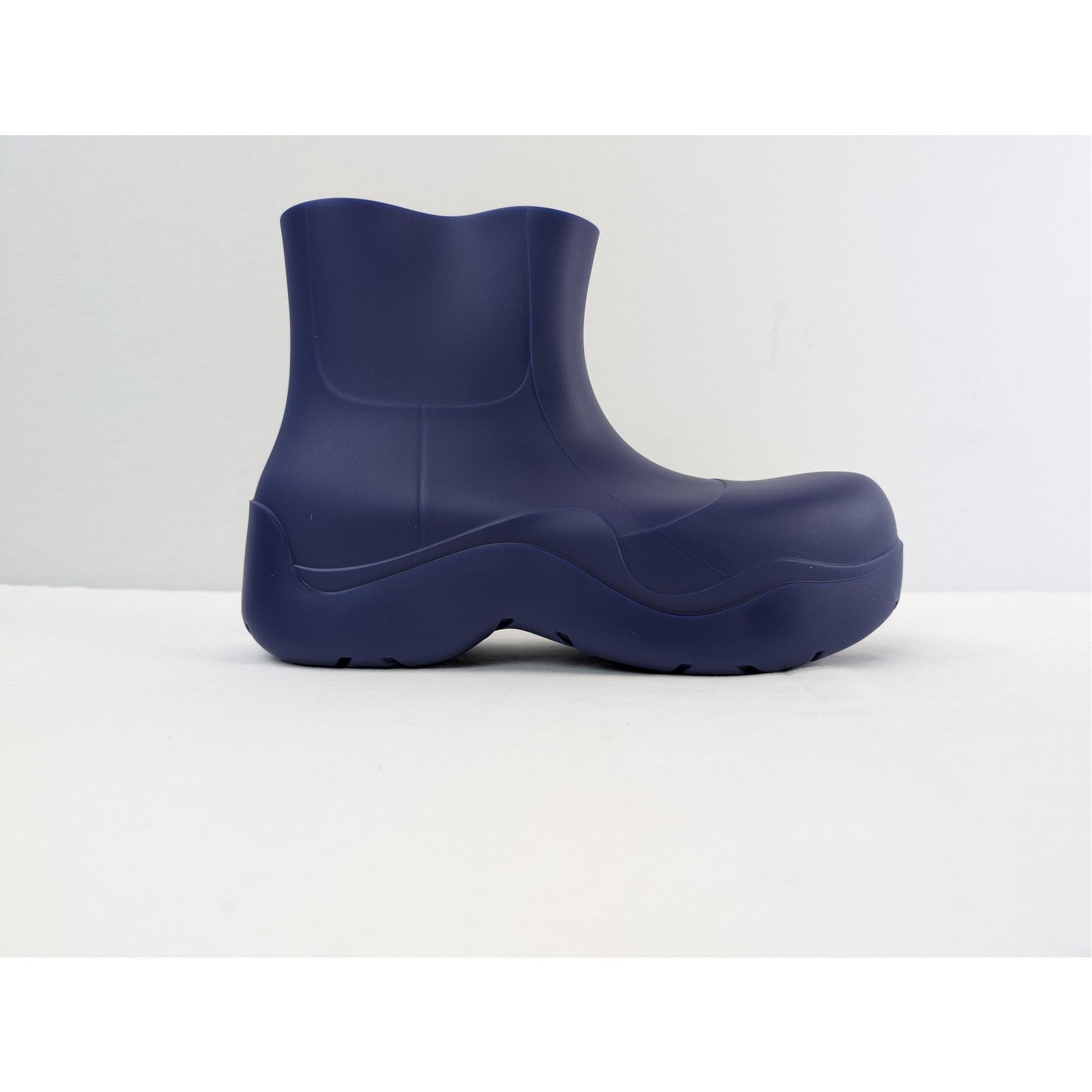 Bottega Veneta o1rshd1 Matt Rubber Puddle Ankle Boot in Unicorn Size US 9 / EU 42 - 5 Thumbnail