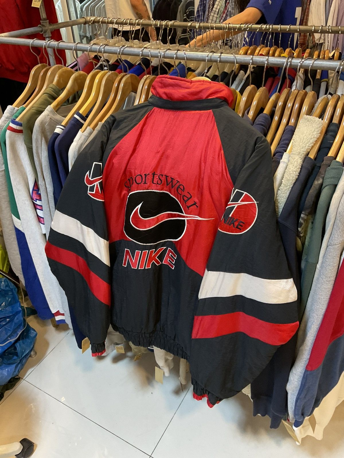 Nike Rare Vintage Nike Sportswear Bomber Jacket Size US M / EU 48-50 / 2 - 1 Thumbnail