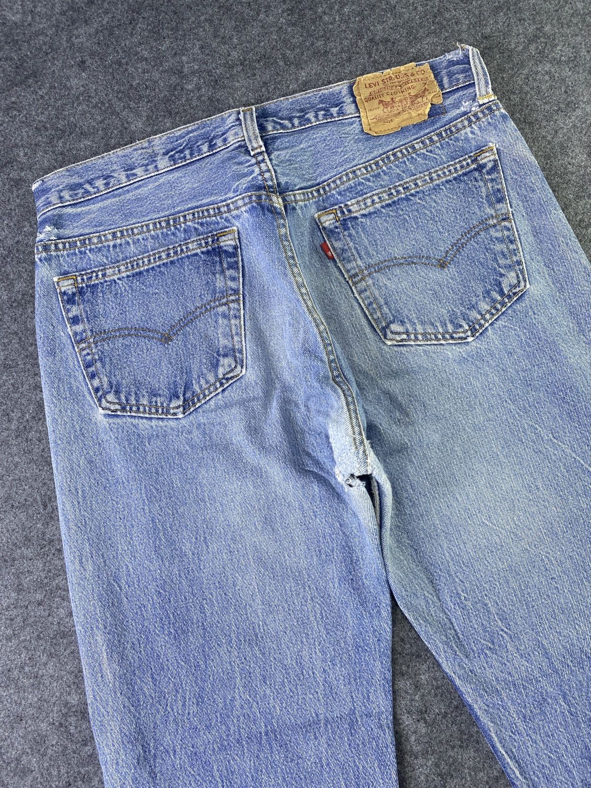 Jean × Levi's × Vintage Vintage Levis 501 Jeans Blue Wash - J918 Size US 33 - 13 Thumbnail