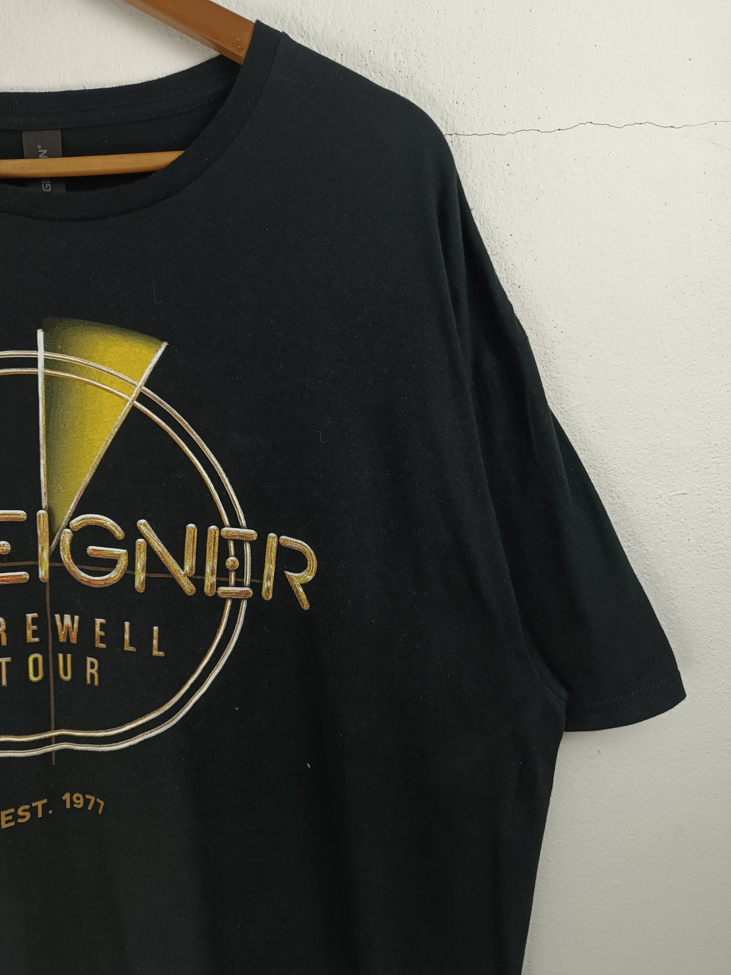 Band Tees FOREIGNER 2023 FAREWELL TOUR TEE hagar journey slash Size US XL / EU 56 / 4 - 6 Thumbnail