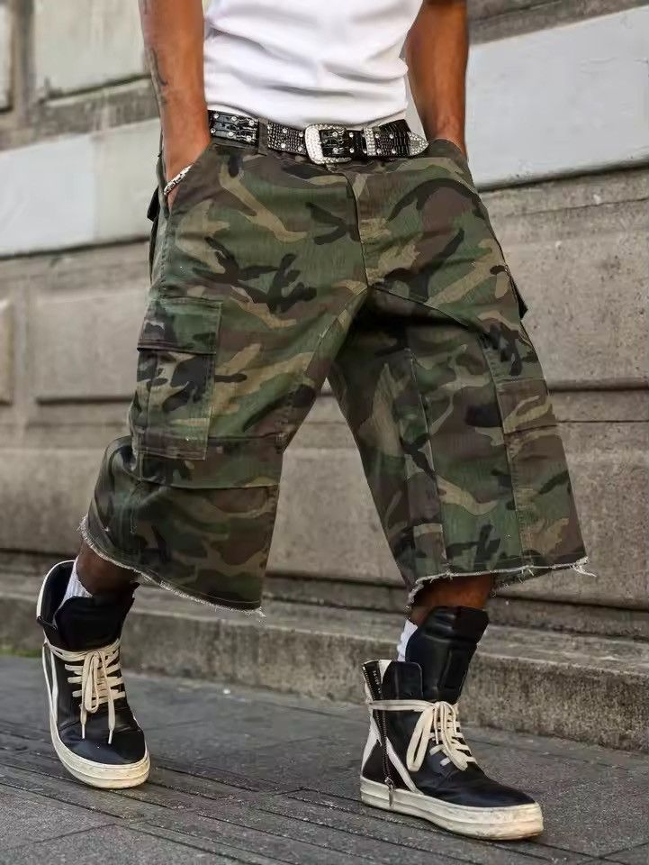 Japanese Brand Cargo distressed camo jorts Size US 32 / EU 48 - 7 Thumbnail