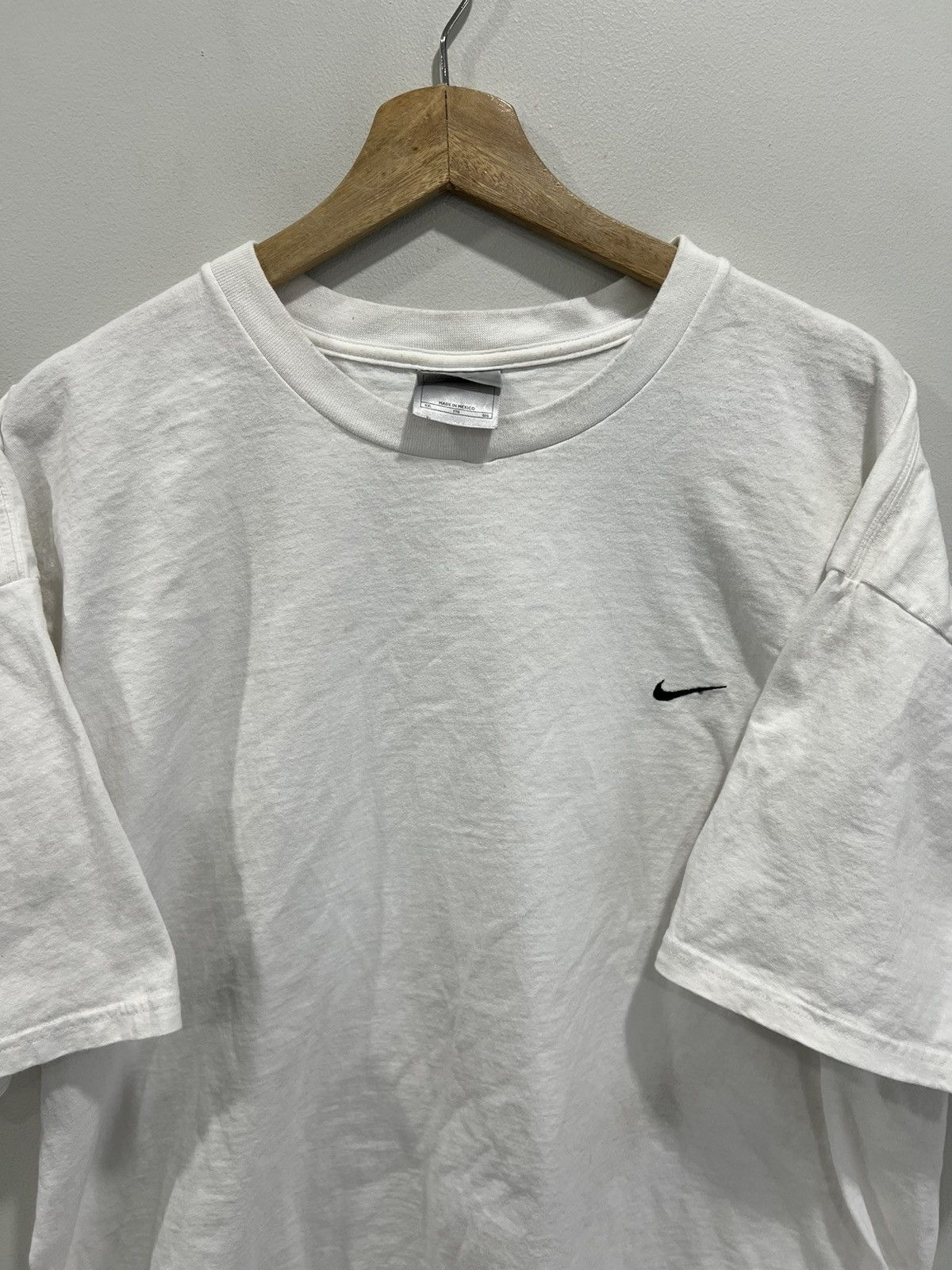 Vintage Vintage Nike Y2K Tee Shirt Swoosh Check Size US XXL / EU 58 / 5 - 3 Thumbnail
