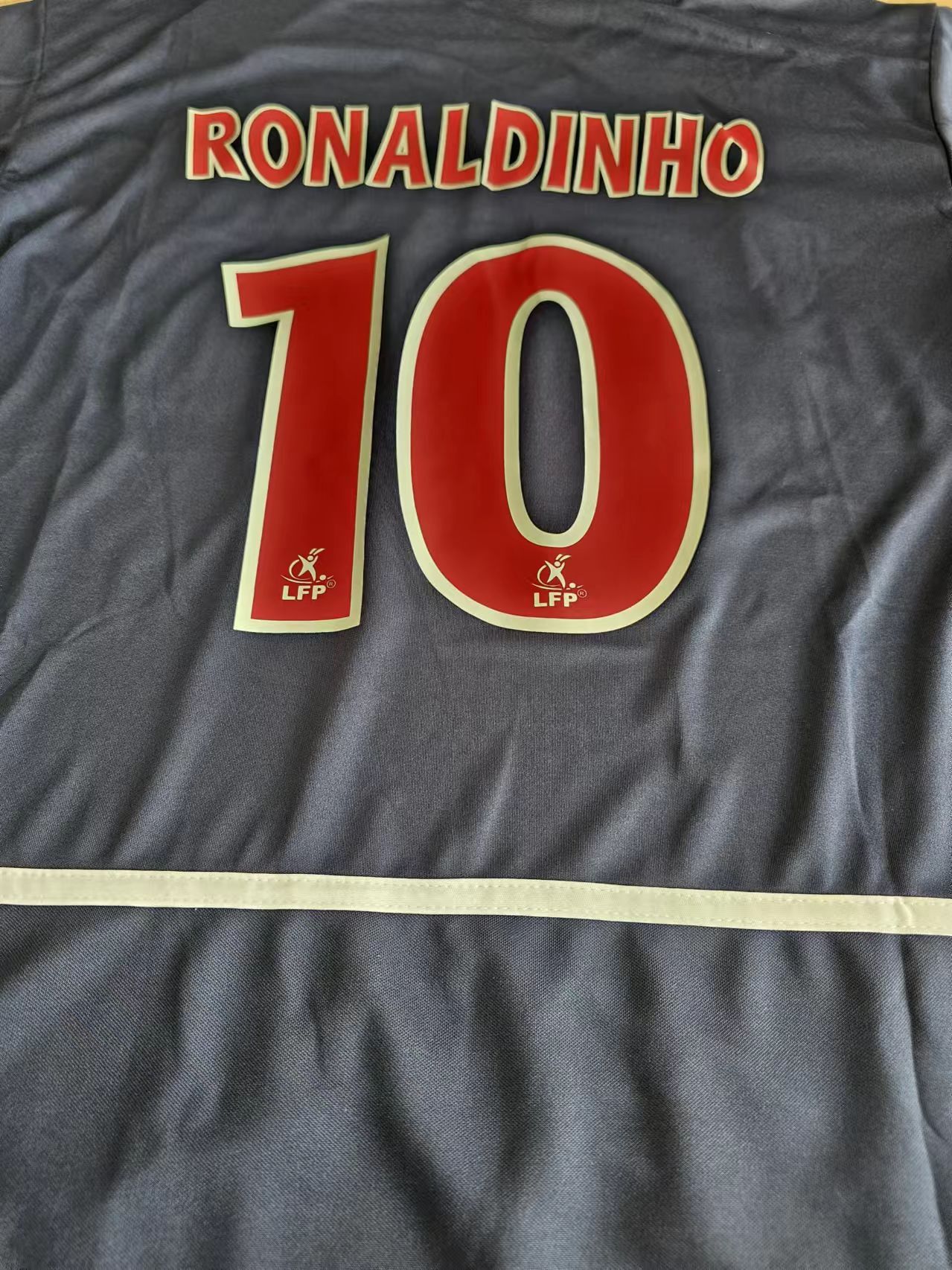 Other 2002 03 PSG 10 Ronaldinho Jersey Size US M / EU 48-50 / 2 - 4 Thumbnail