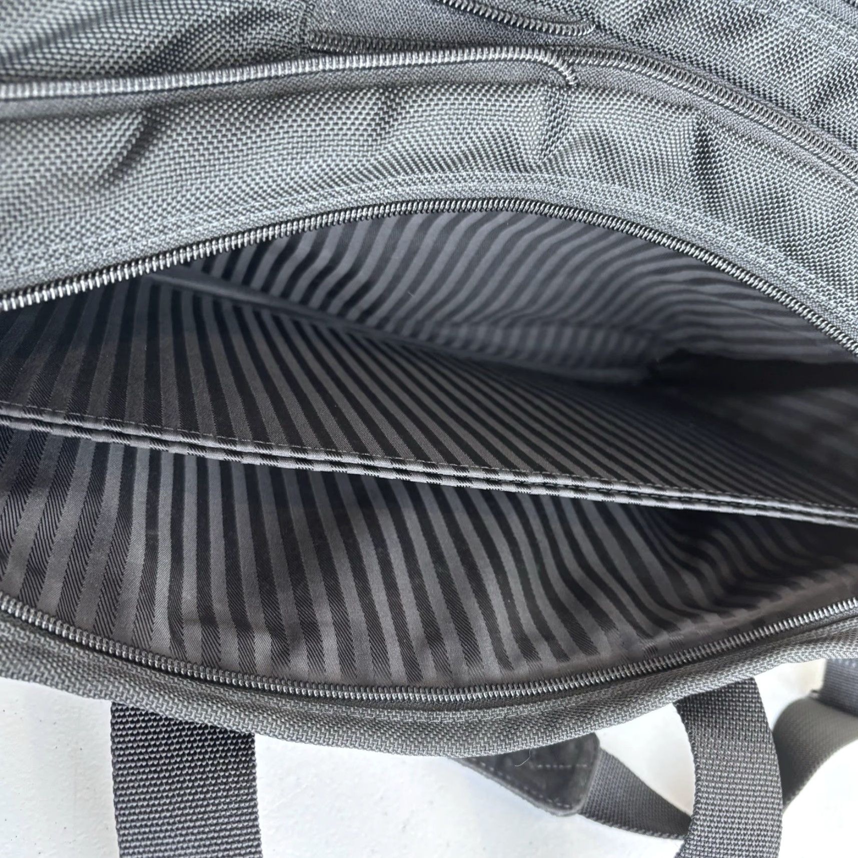 Tumi Tumi Black Nylon Messenger Bag Briefcase 18x11x6 Medium Ballistic Laptop Bag Men 206D3 Expandable Zip Size ONE SIZE - 6 Thumbnail