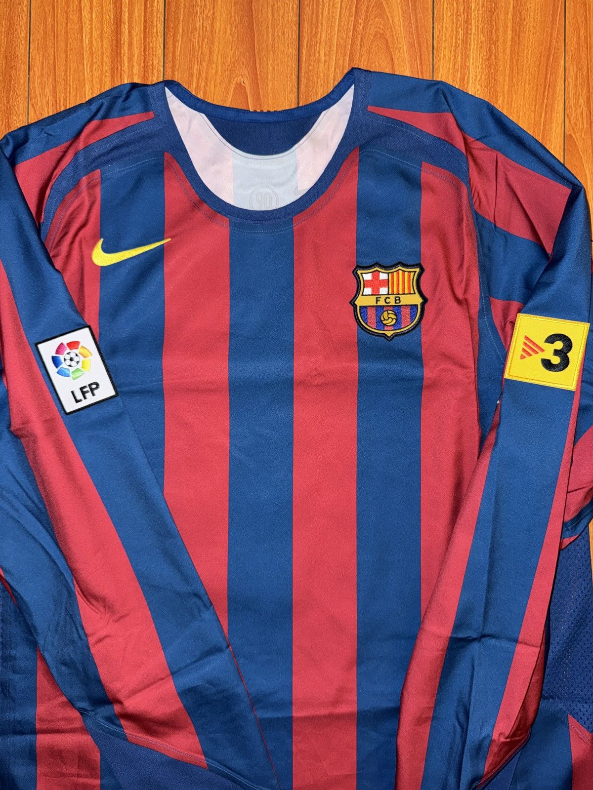 Nike Nike Barcelona T90 Throwback Jersey Ronaldinho Size US XL / EU 56 / 4 - 2 Thumbnail