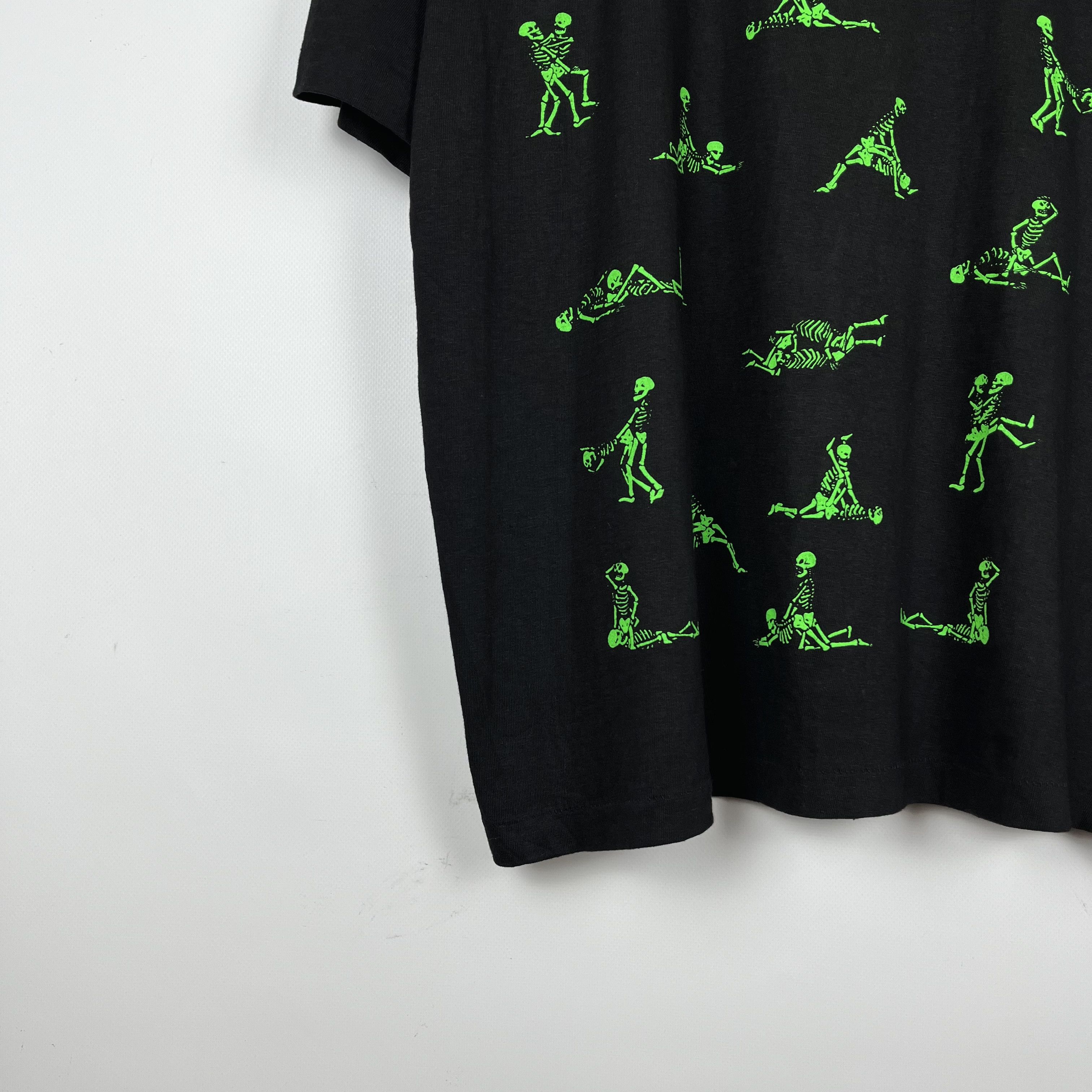 Vintage Vintage Bone In Love Sex Adult Humor T Shirt 90’s Size US L / EU 52-54 / 3 - 4 Thumbnail